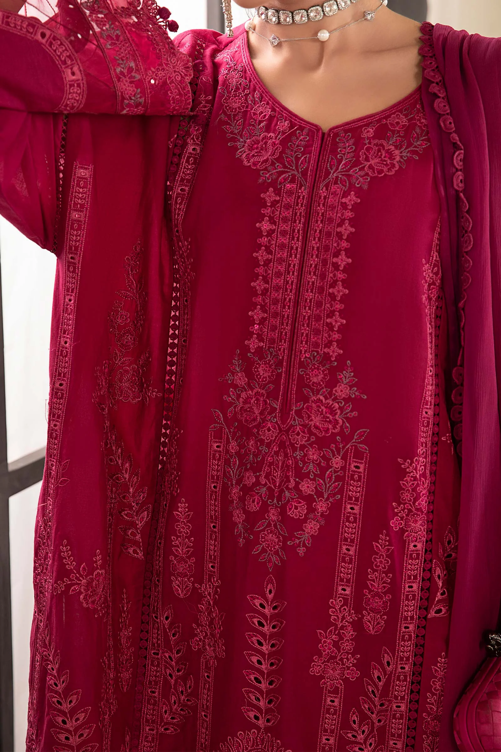 3 Piece Embroidered Lawn Suit - Image 4