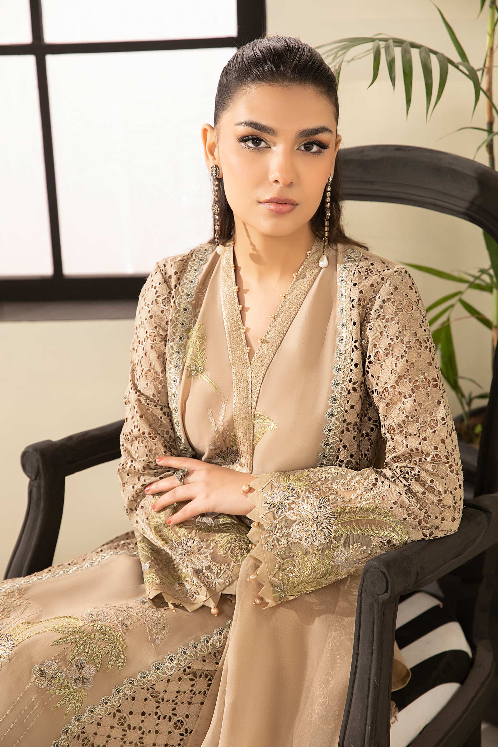 3 Piece Embroidered Lawn Suit - Image 3