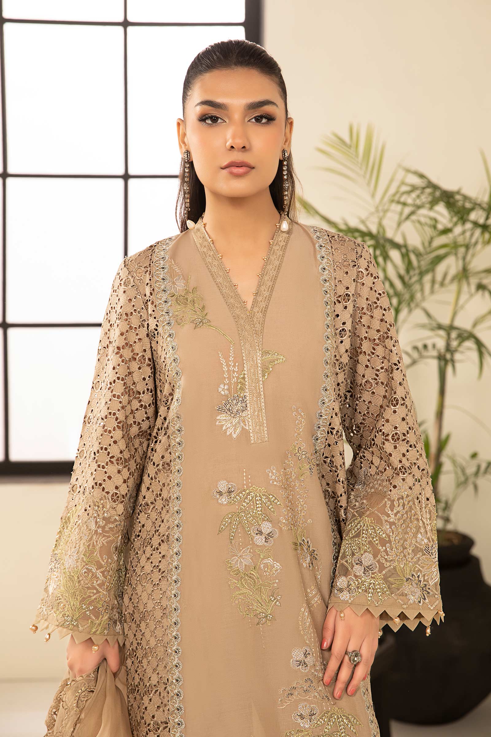 3 Piece Embroidered Lawn Suit - Image 4