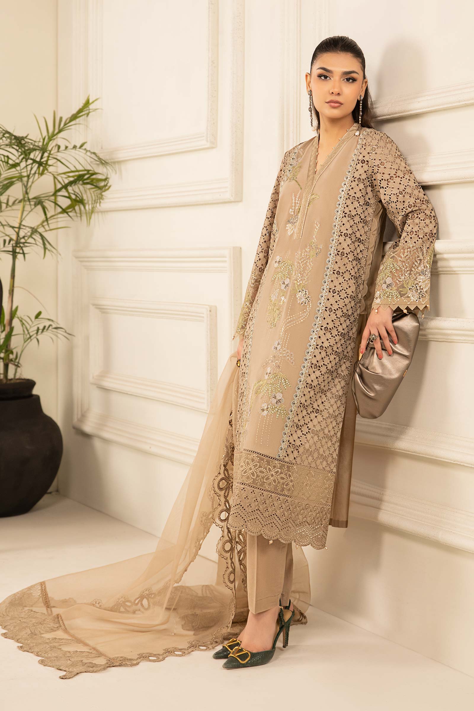 3 Piece Embroidered Lawn Suit - Image 6