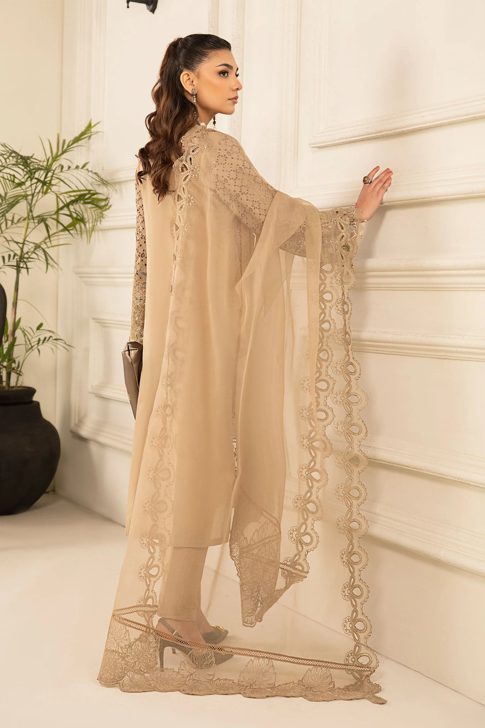 3 Piece Embroidered Lawn Suit - Image 7