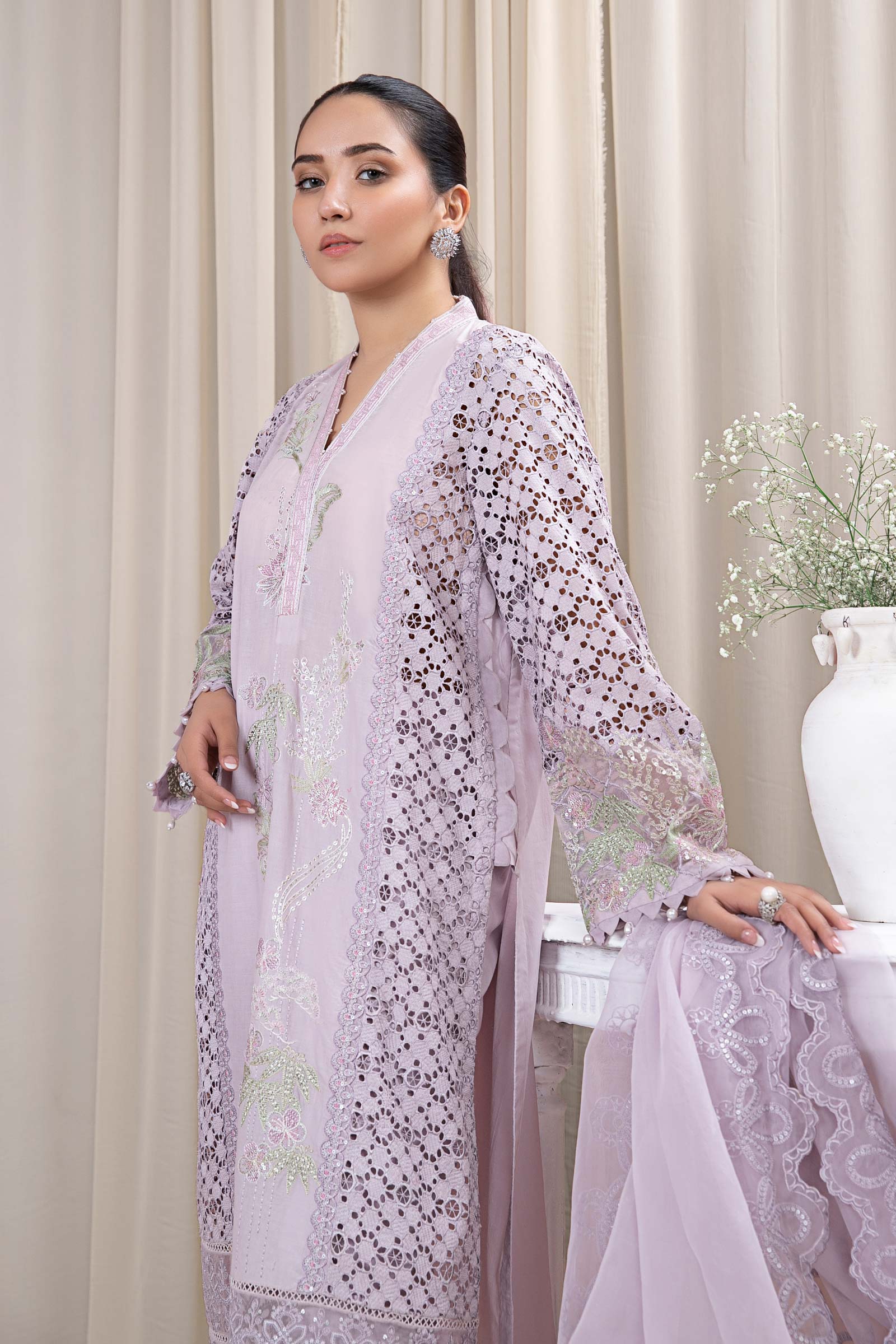 3 Piece Embroidered Lawn Suit - Image 3