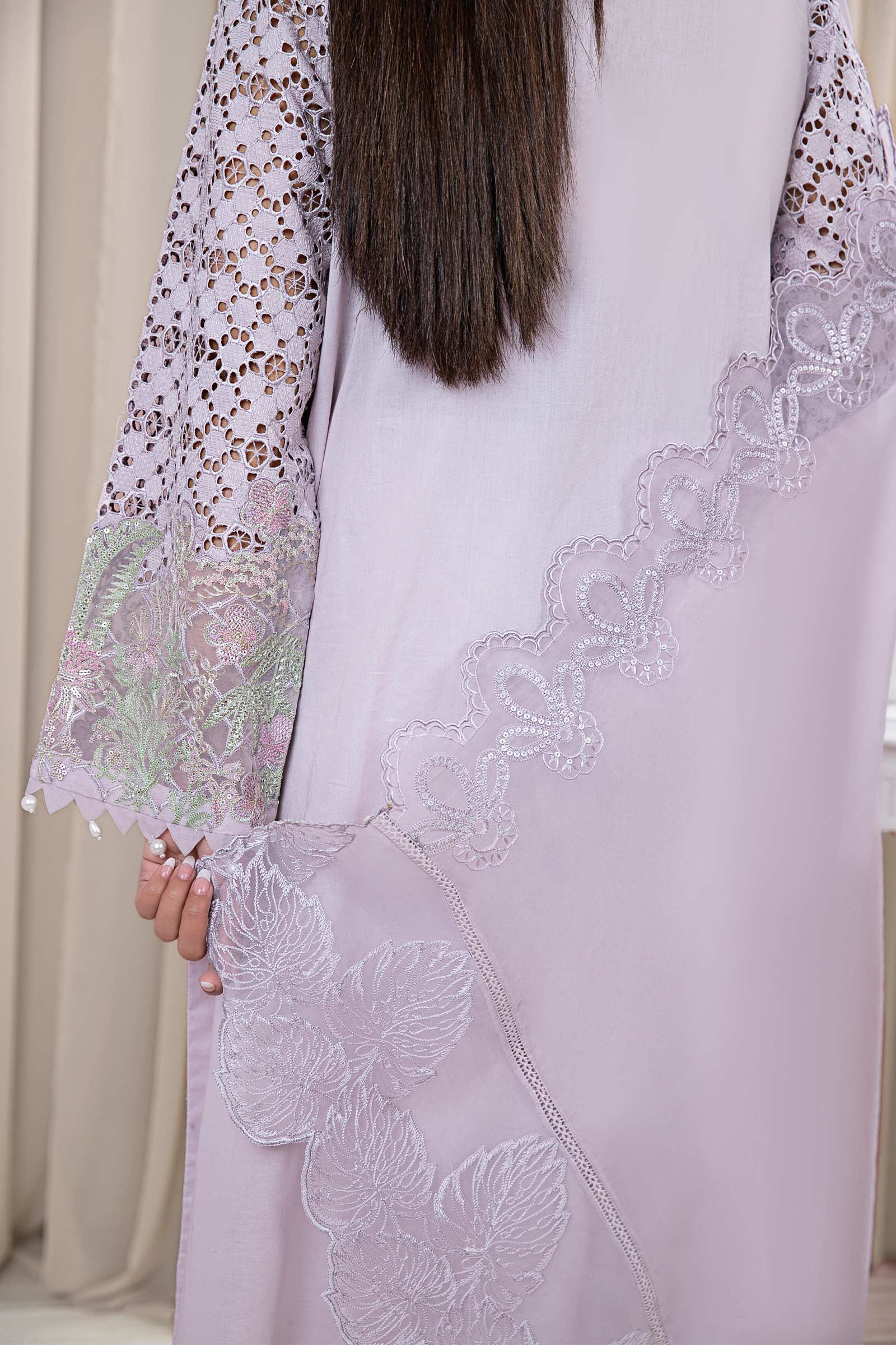 3 Piece Embroidered Lawn Suit - Image 4