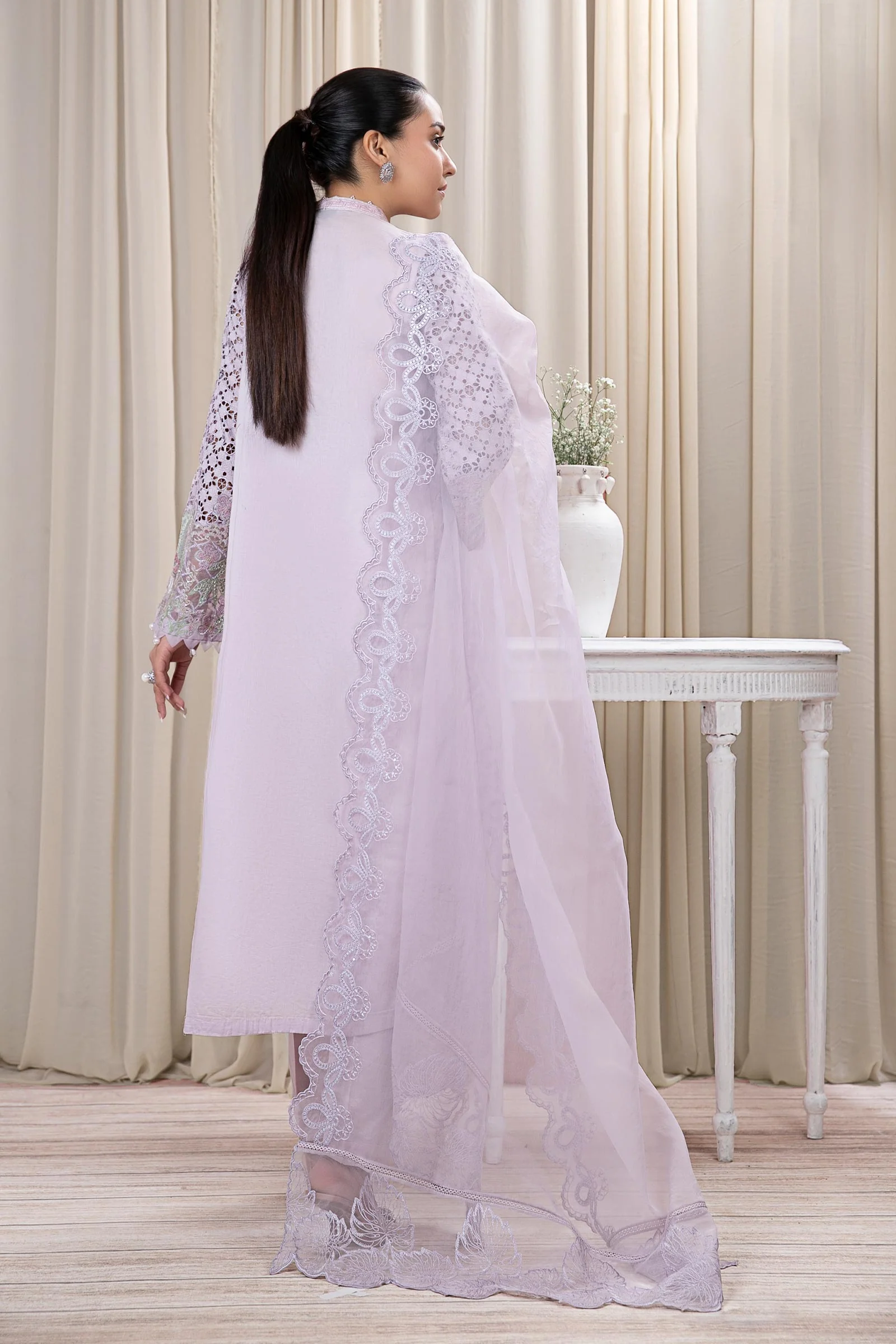 3 Piece Embroidered Lawn Suit - Image 7