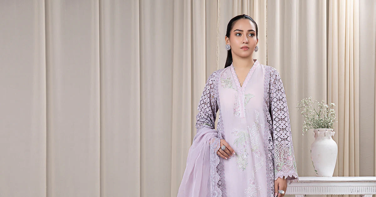 3 Piece Embroidered Lawn Suit - Image 8