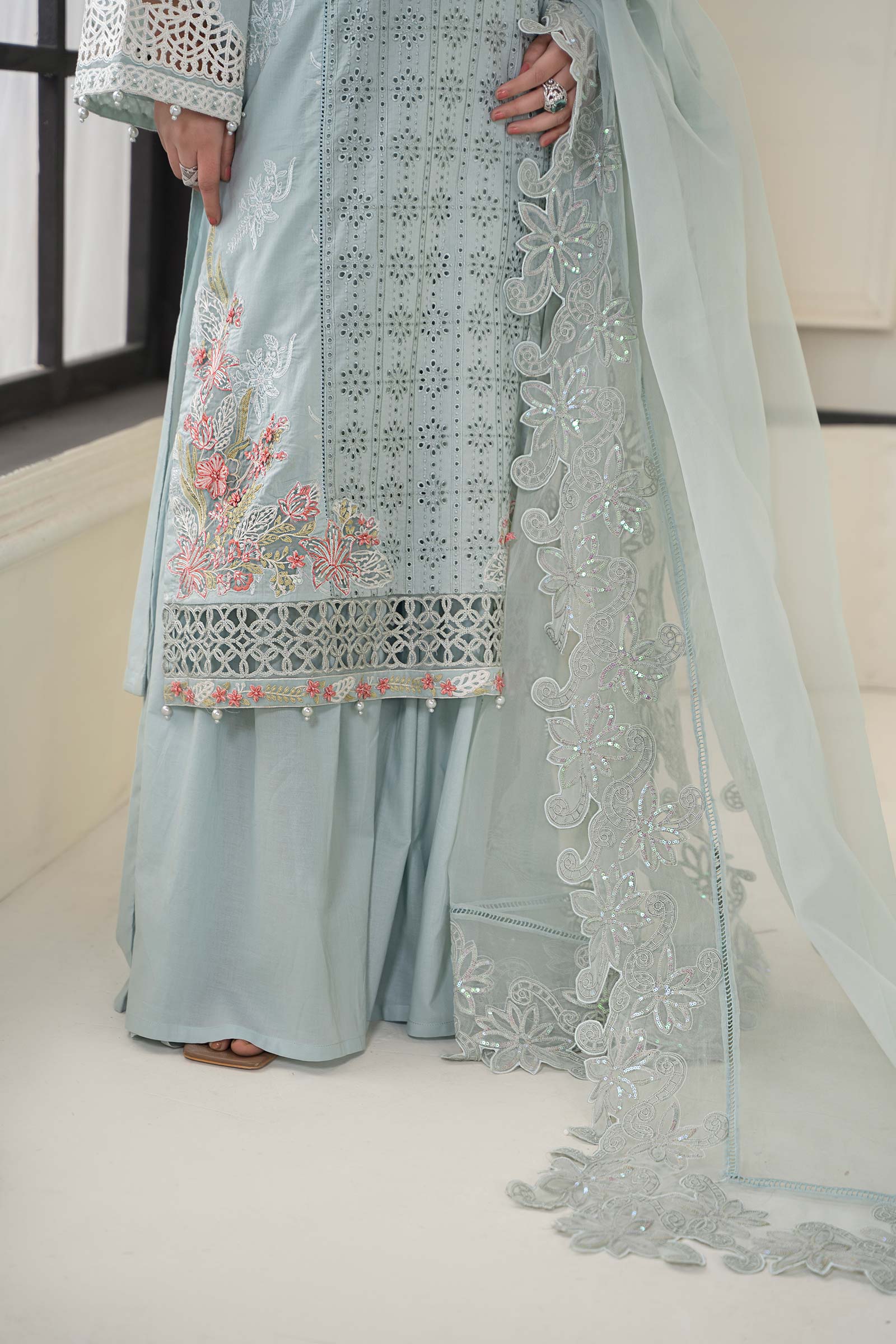 3 Piece Embroidered Lawn Suit - Image 4