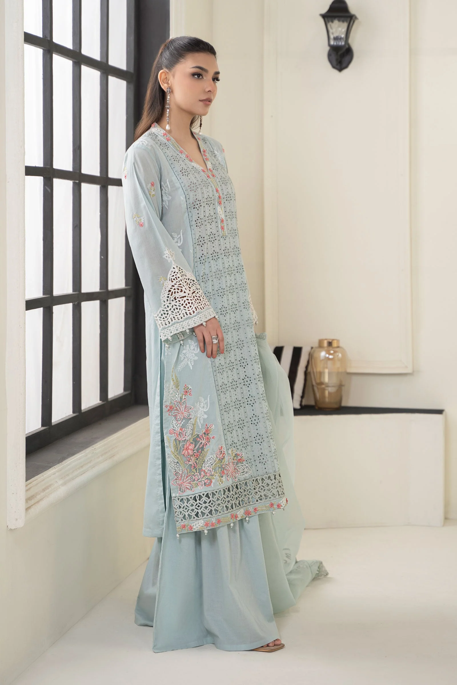 3 Piece Embroidered Lawn Suit - Image 5