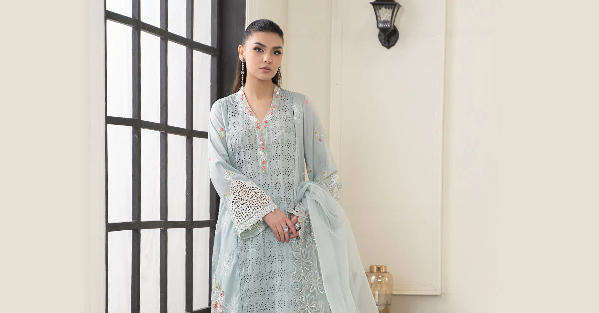 3 Piece Embroidered Lawn Suit - Image 7