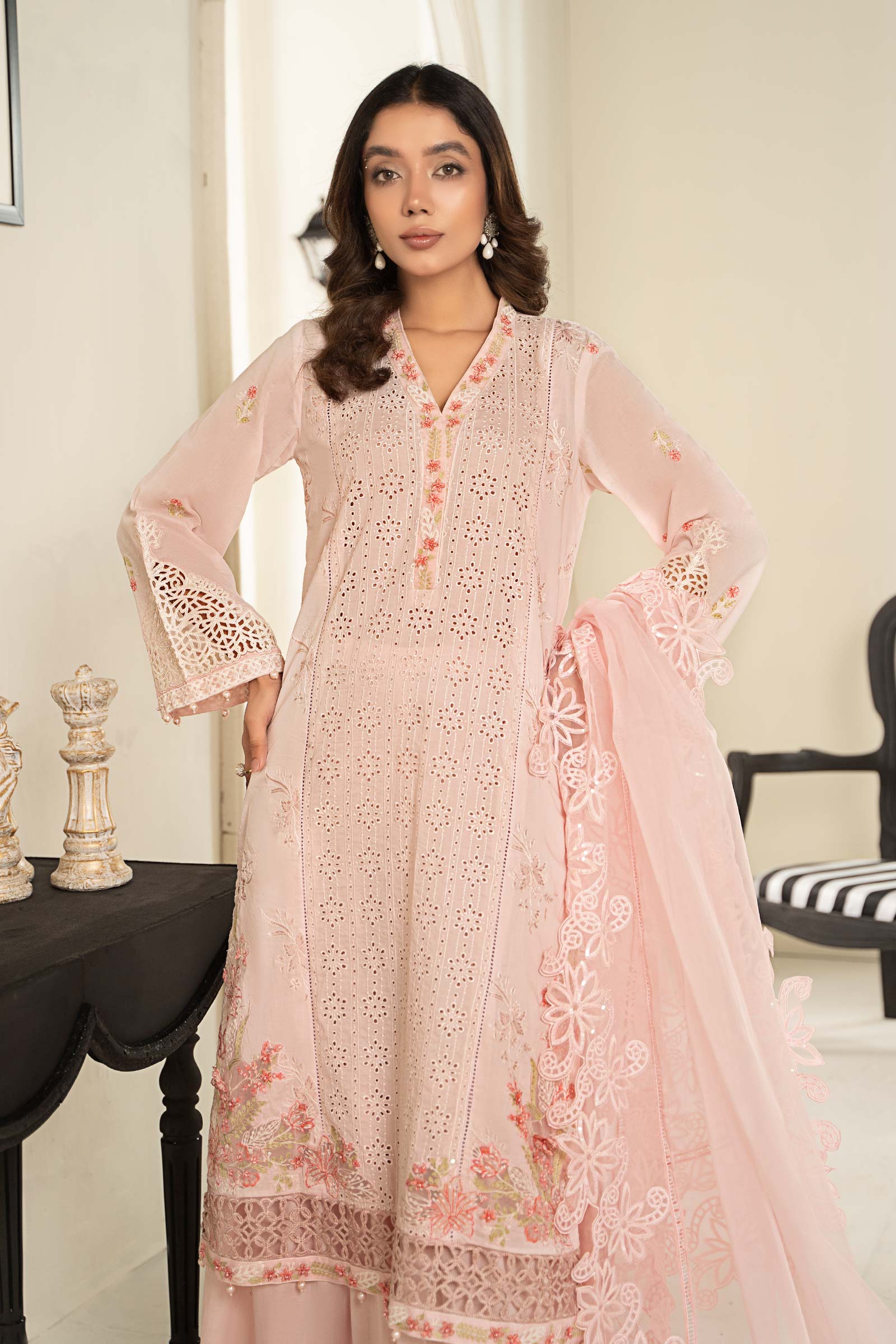 3 Piece Embroidered Lawn Suit - Image 3