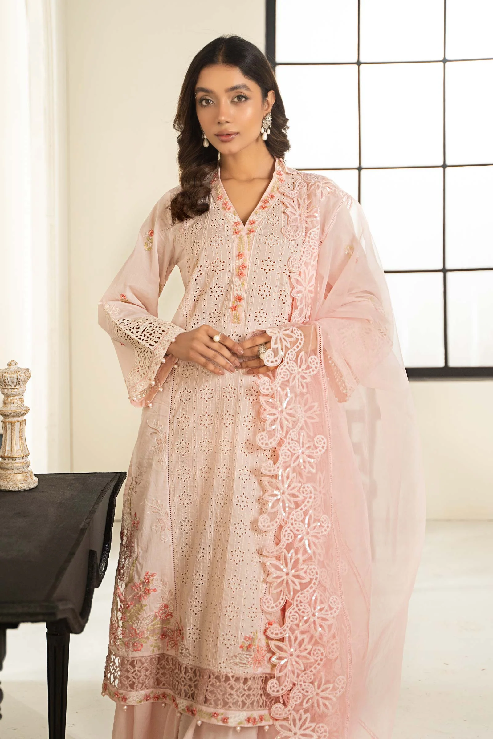 3 Piece Embroidered Lawn Suit - Image 4