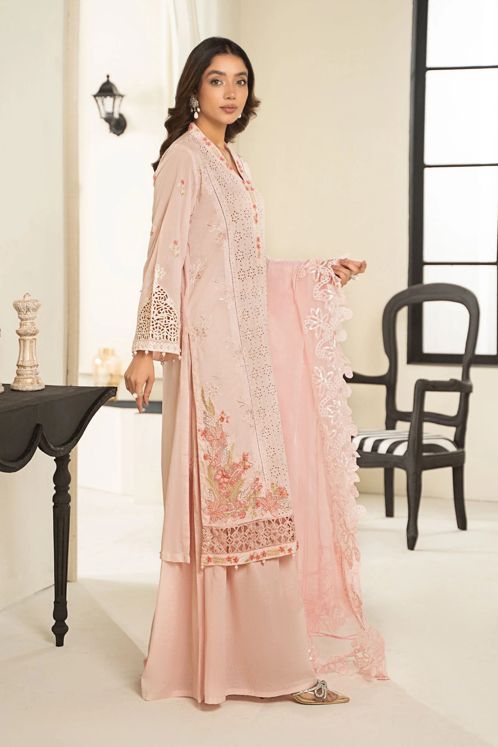 3 Piece Embroidered Lawn Suit - Image 7