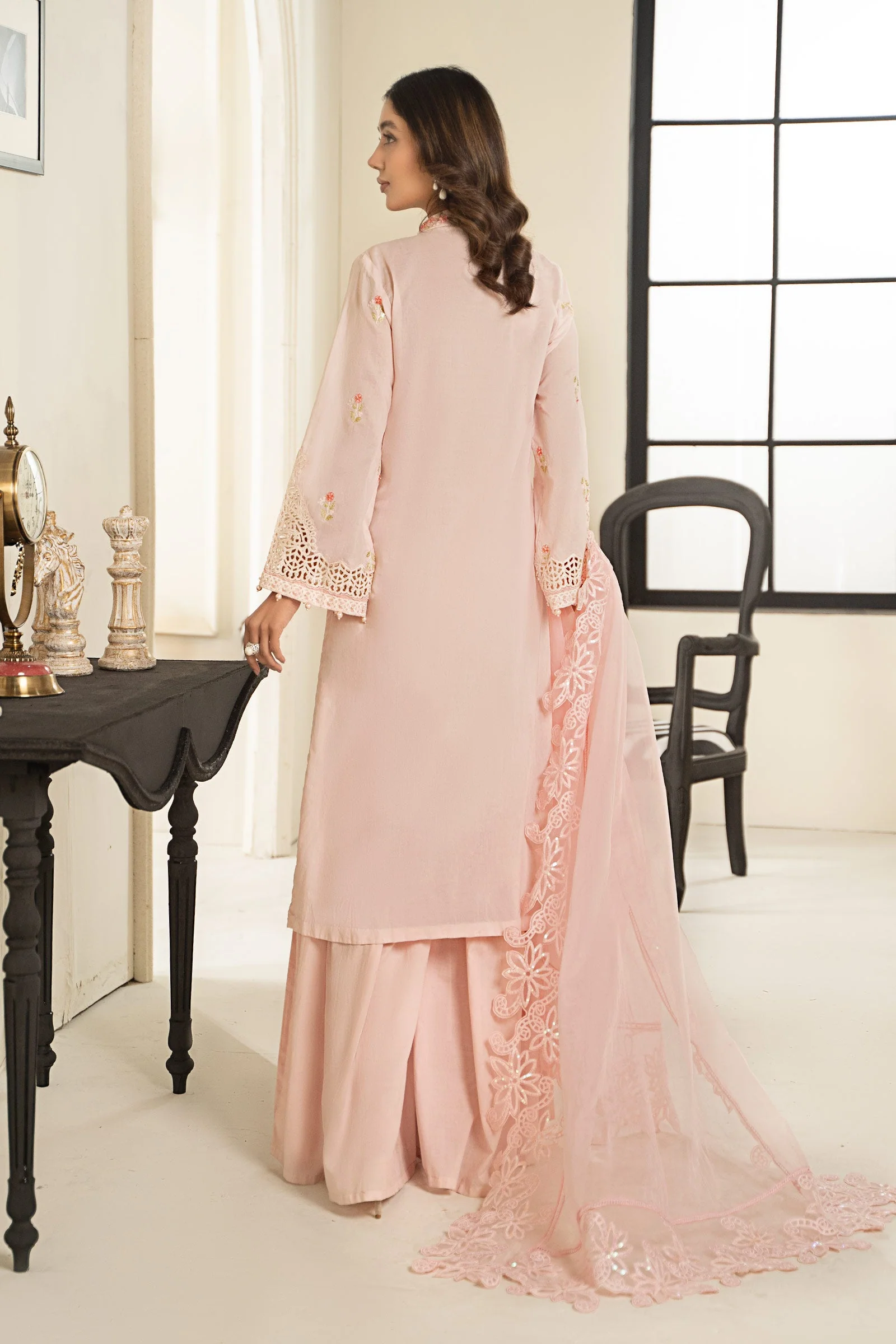 3 Piece Embroidered Lawn Suit - Image 8