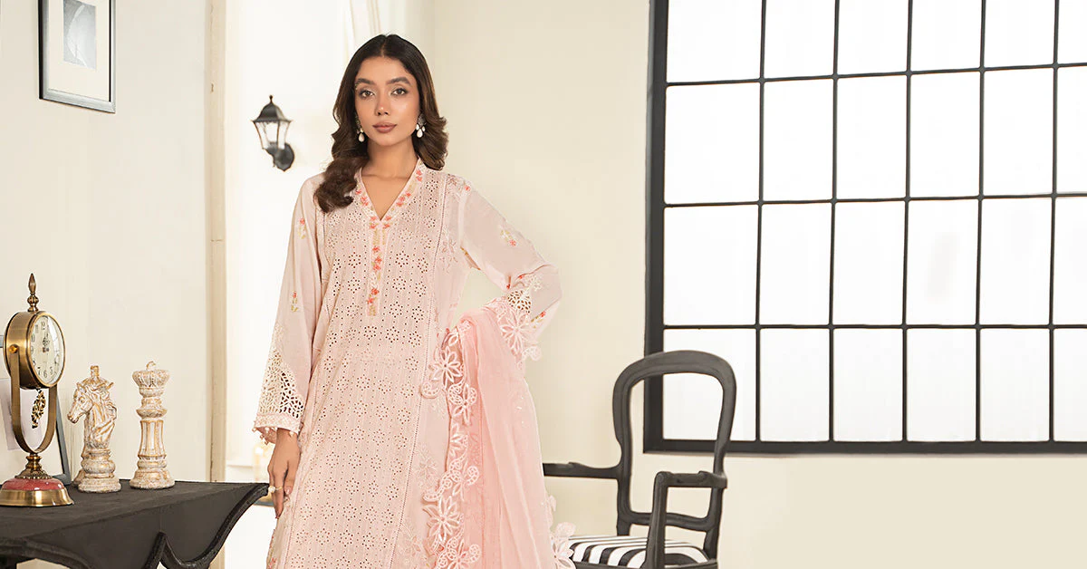 3 Piece Embroidered Lawn Suit - Image 9