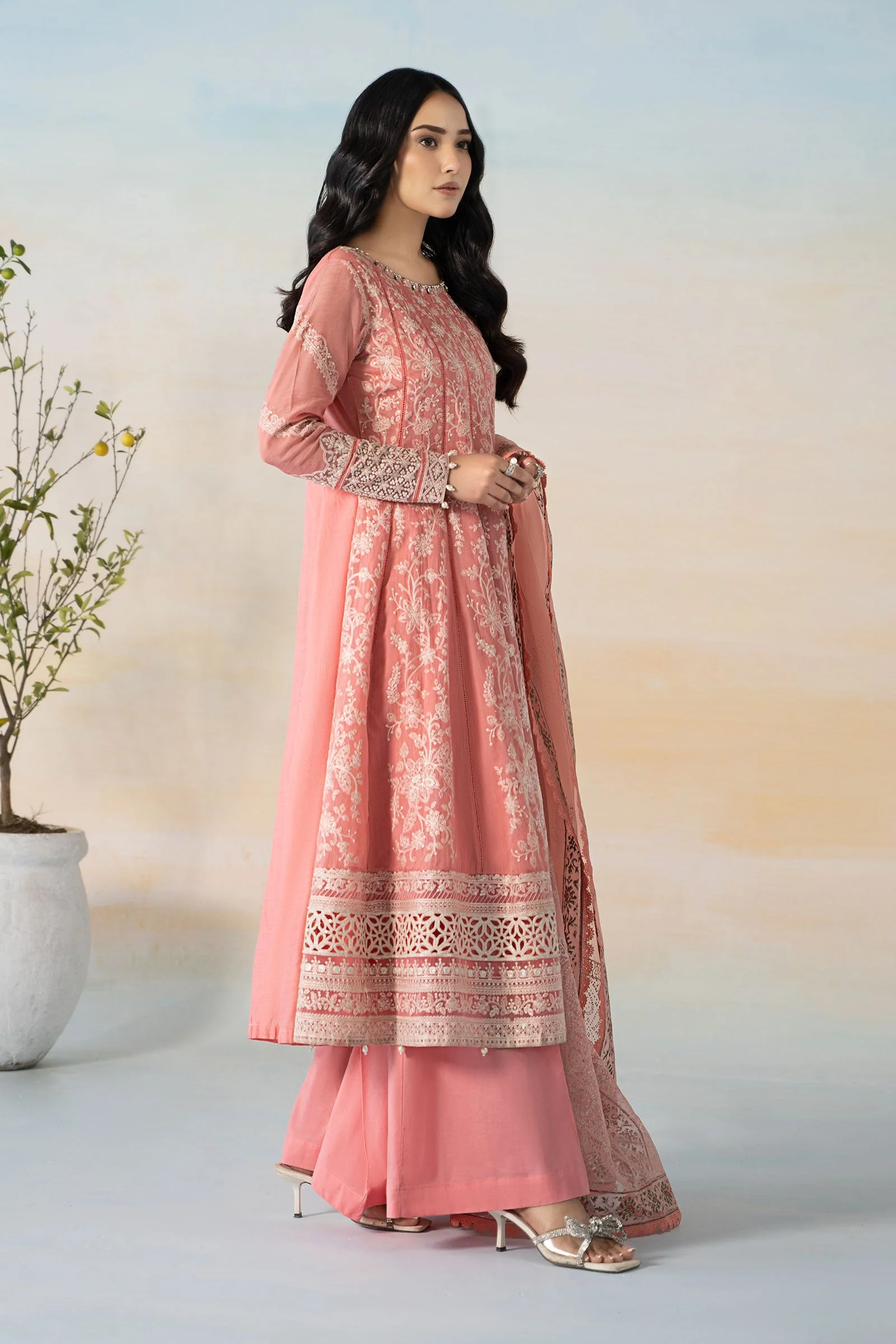 3 Piece Embroidered Lawn Suit - Image 4