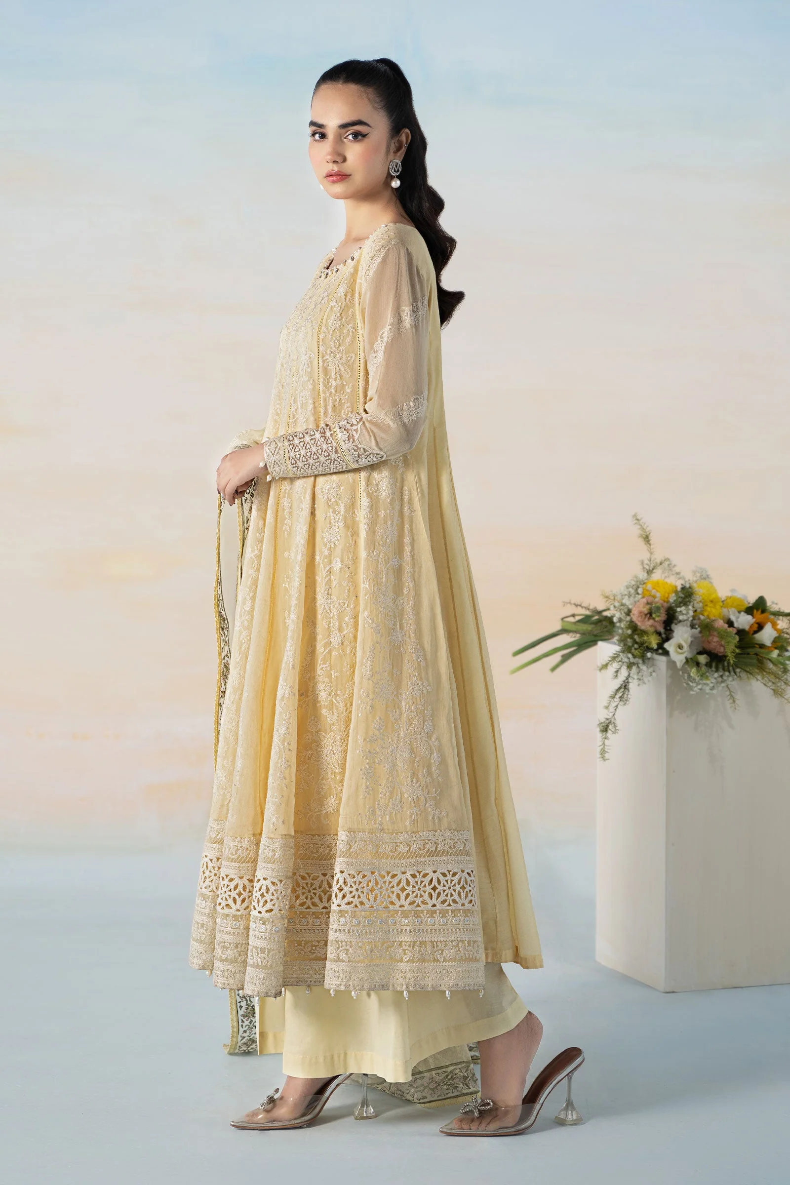 3 Piece Embroidered Lawn Suit - Image 4