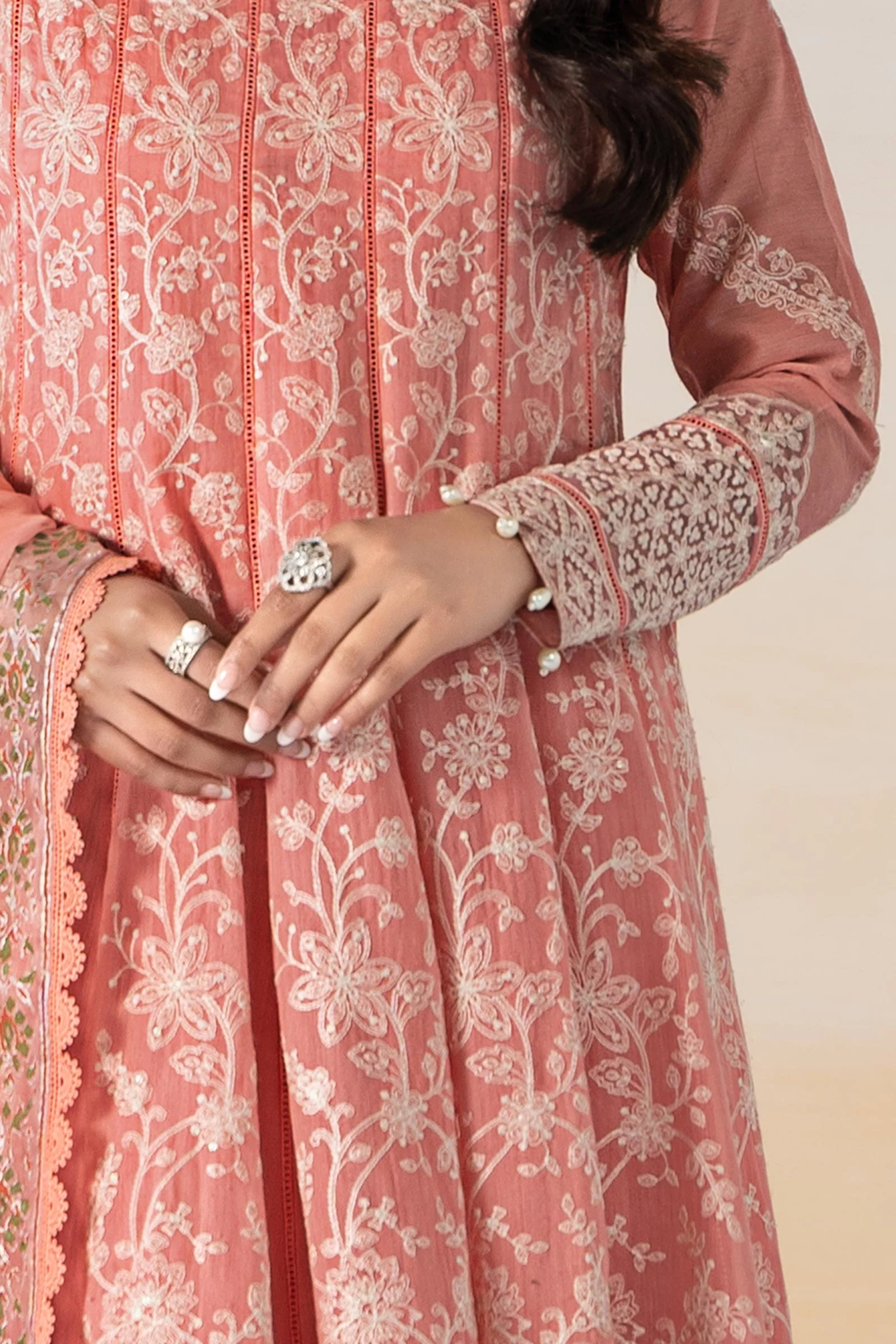 3 Piece Embroidered Lawn Suit - Image 4