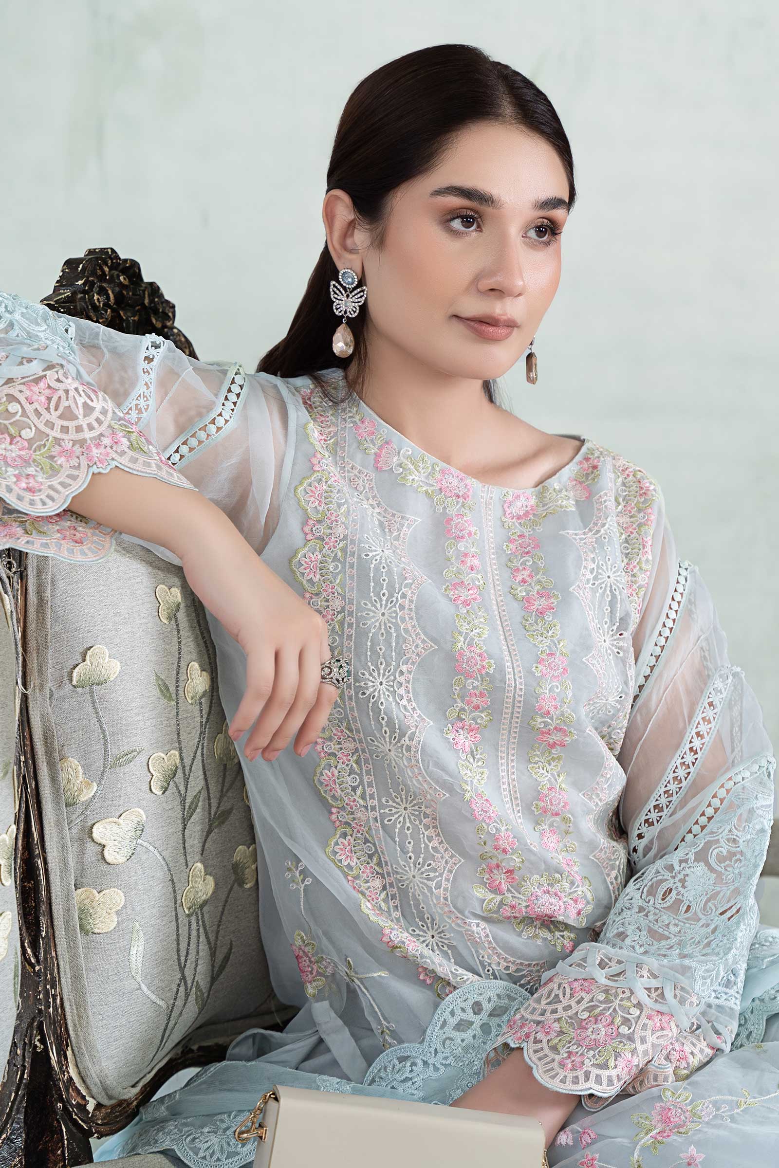 3 Piece Embroidered Lawn Suit - Image 3