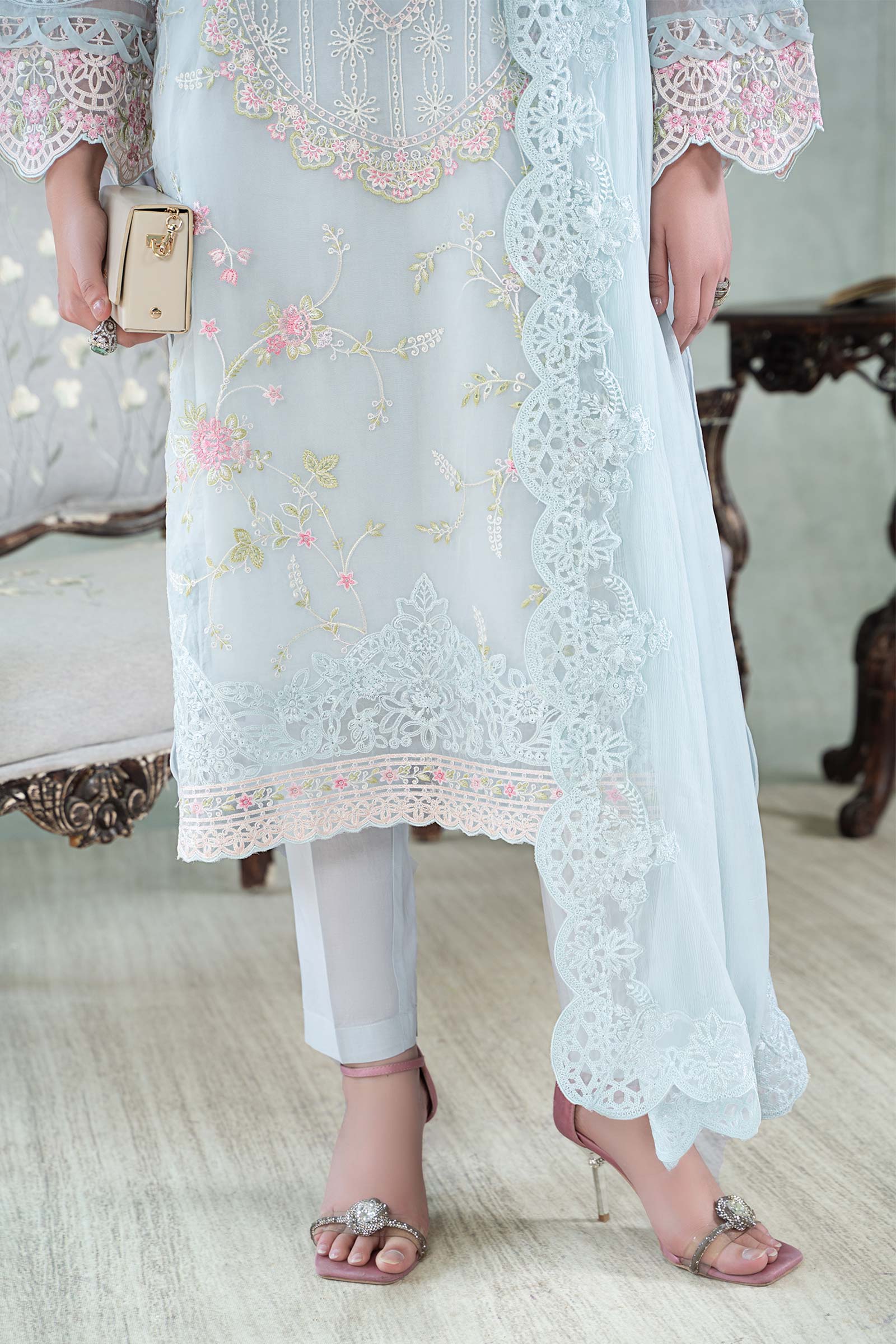 3 Piece Embroidered Lawn Suit - Image 4