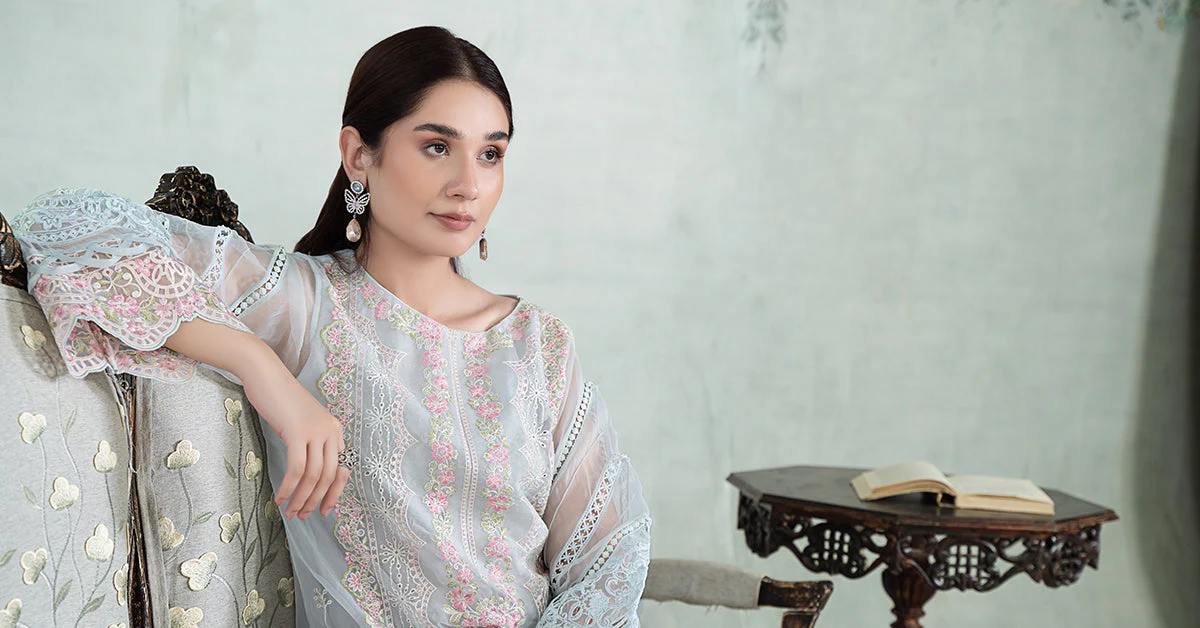 3 Piece Embroidered Lawn Suit - Image 7