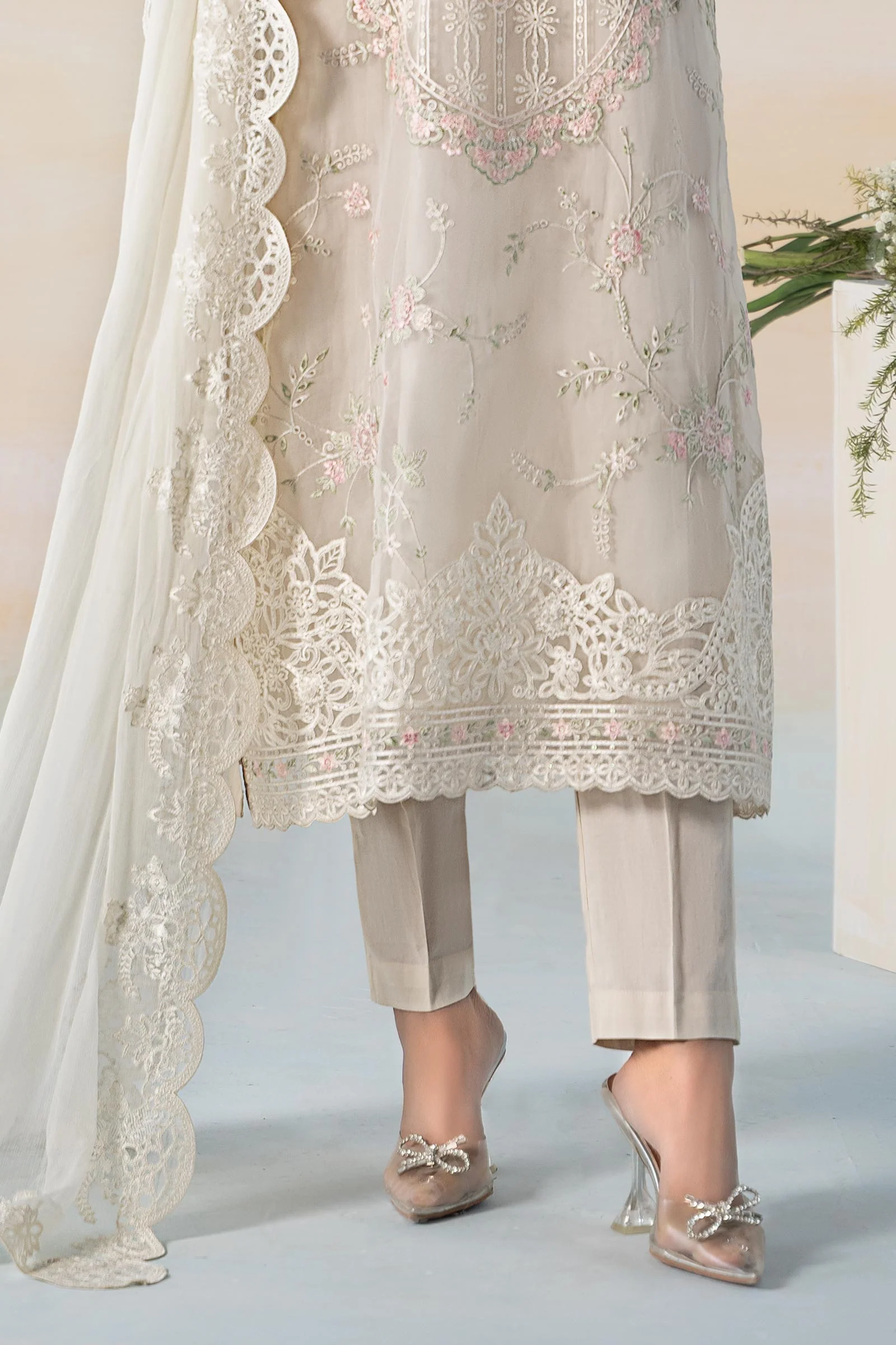 3 Piece Embroidered Lawn Suit - Image 4