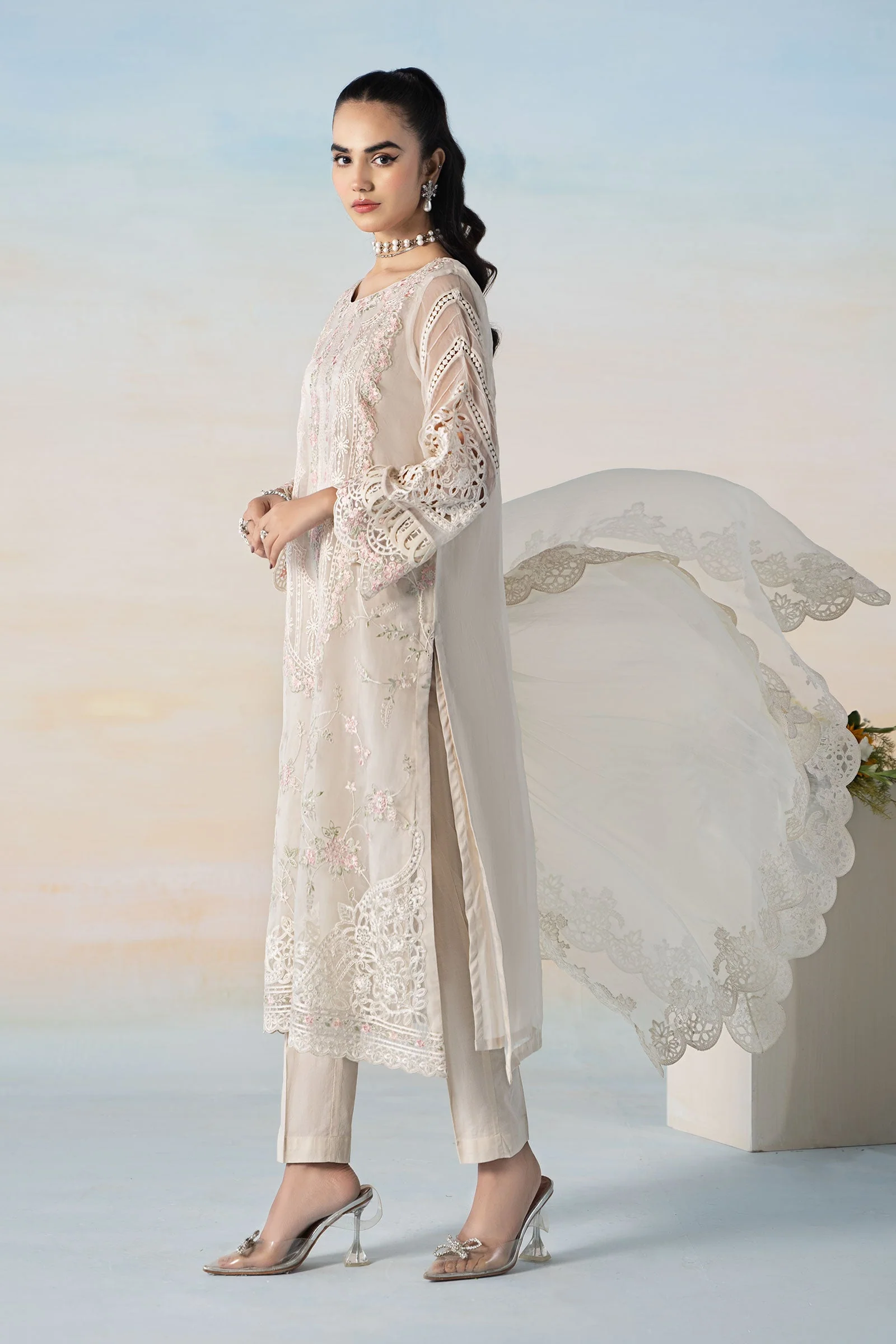 3 Piece Embroidered Lawn Suit - Image 5