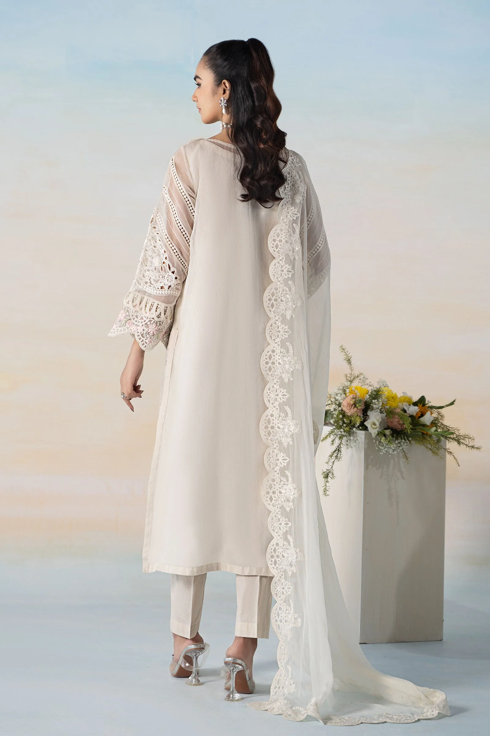 3 Piece Embroidered Lawn Suit - Image 6