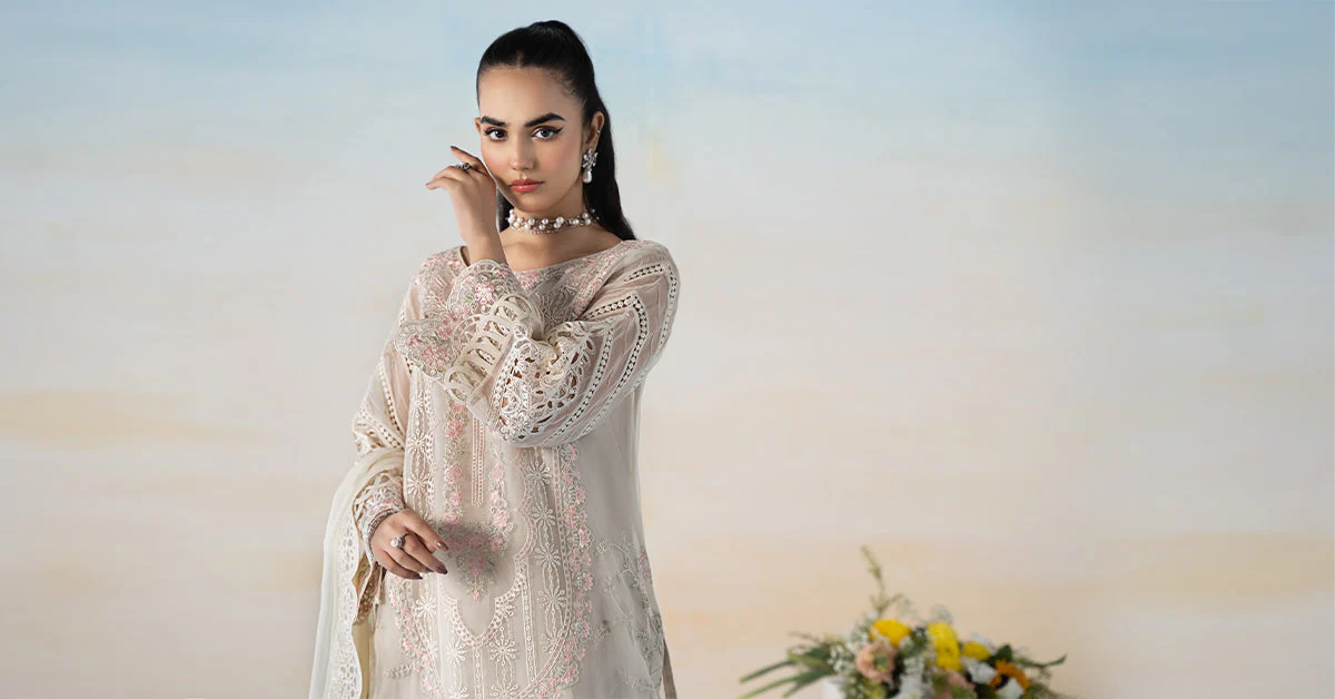 3 Piece Embroidered Lawn Suit - Image 7