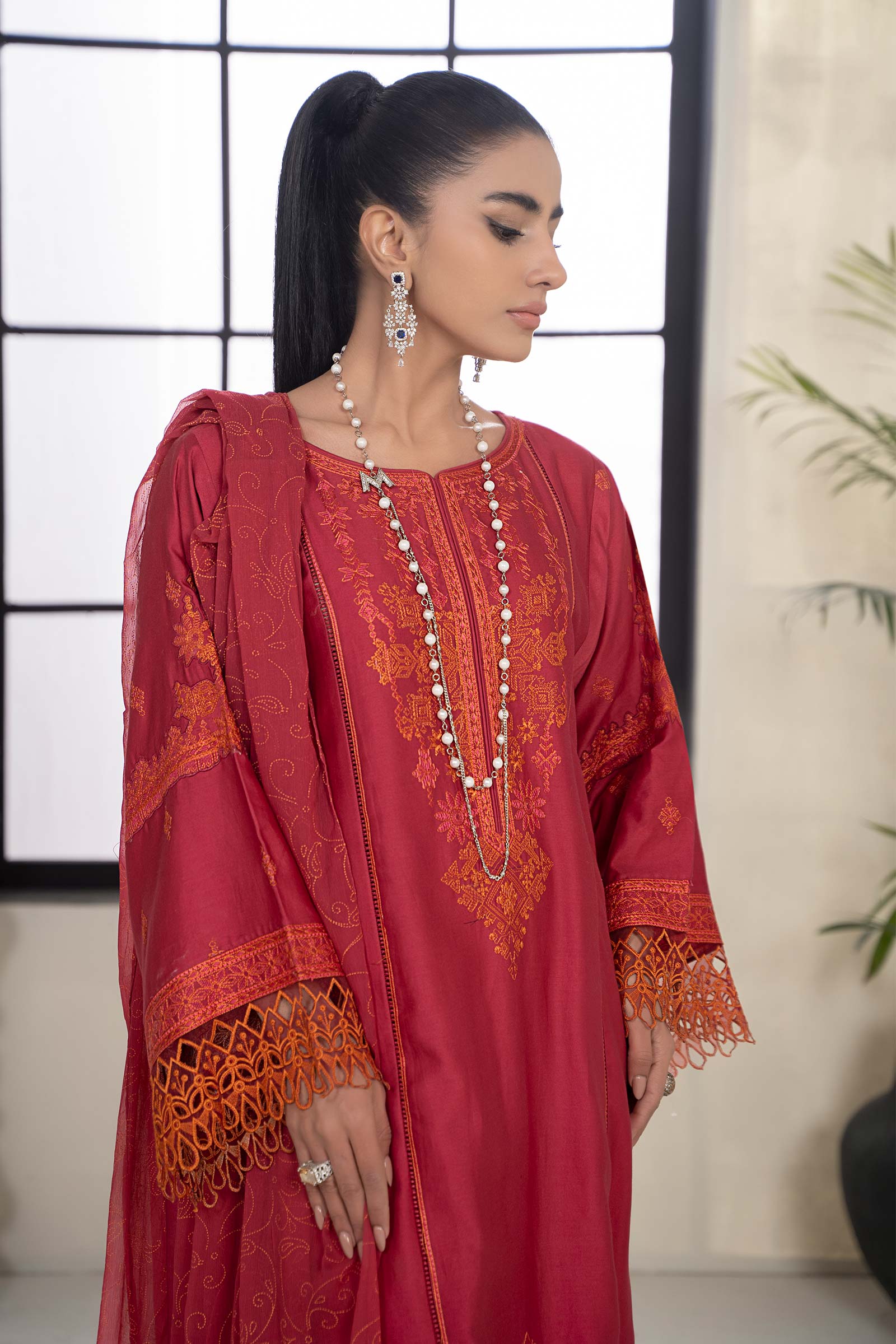 3 Piece Embroidered Lawn Suit - Image 2