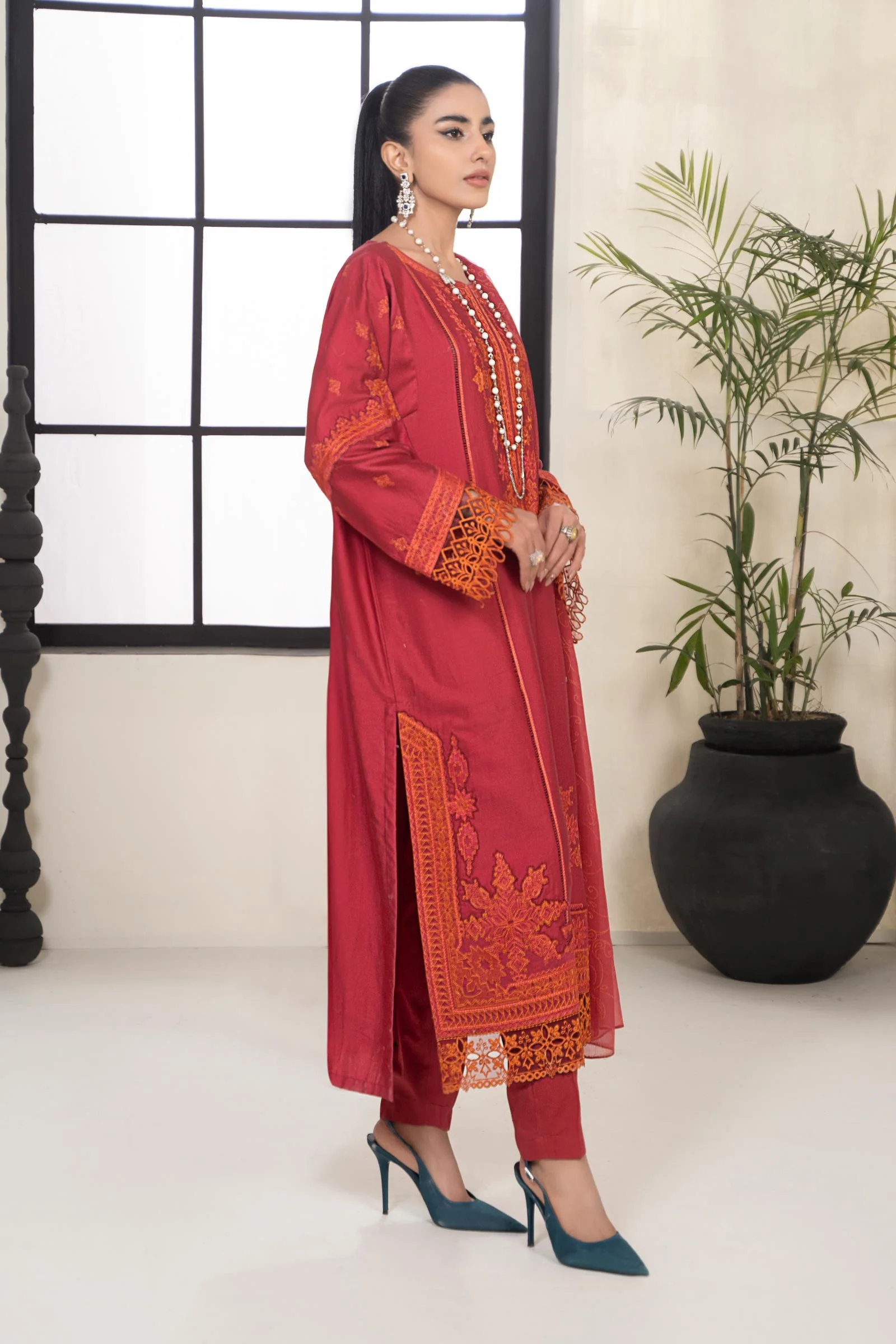 3 Piece Embroidered Lawn Suit - Image 7