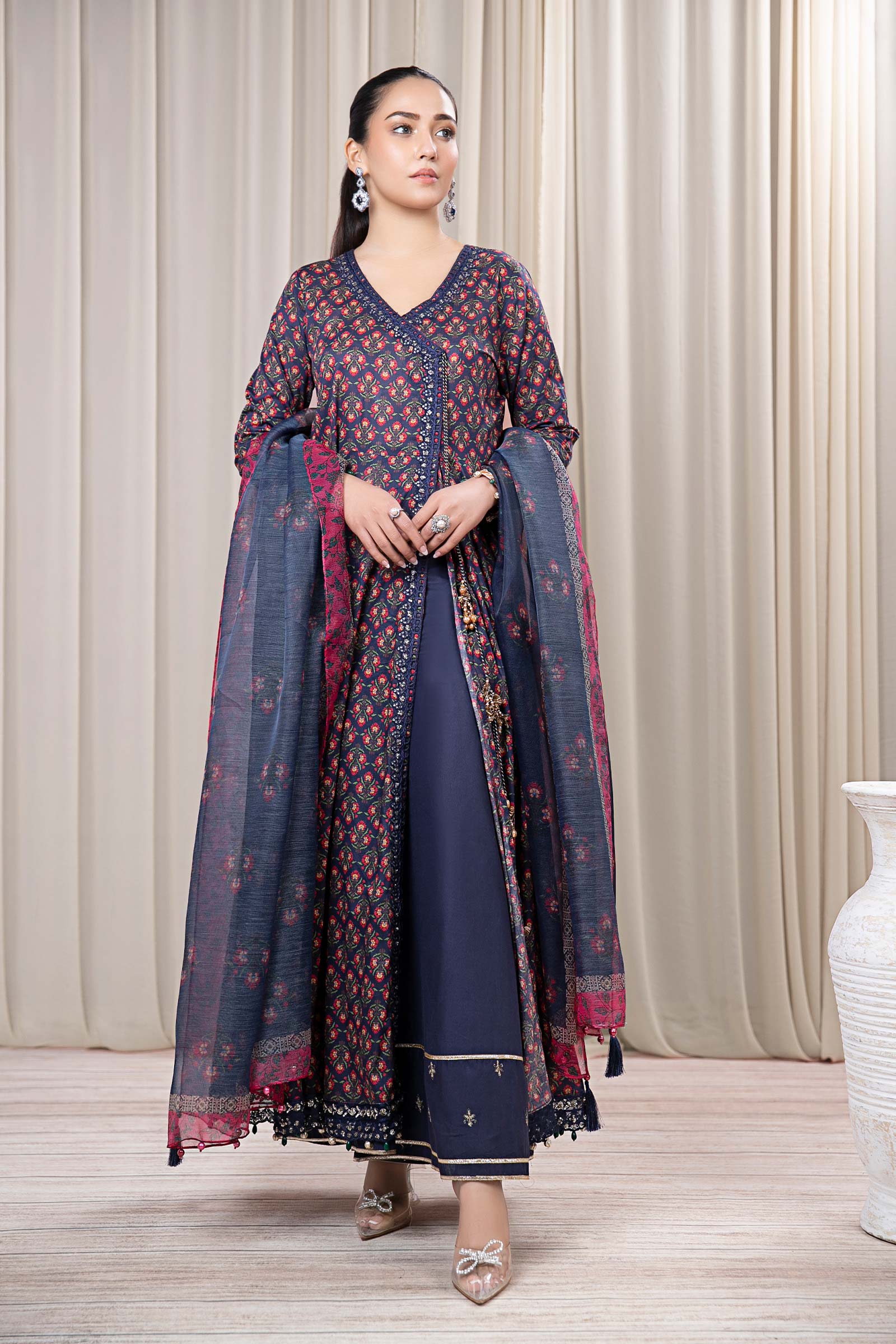 3 Piece Embroidered Lawn Suit - Image 3