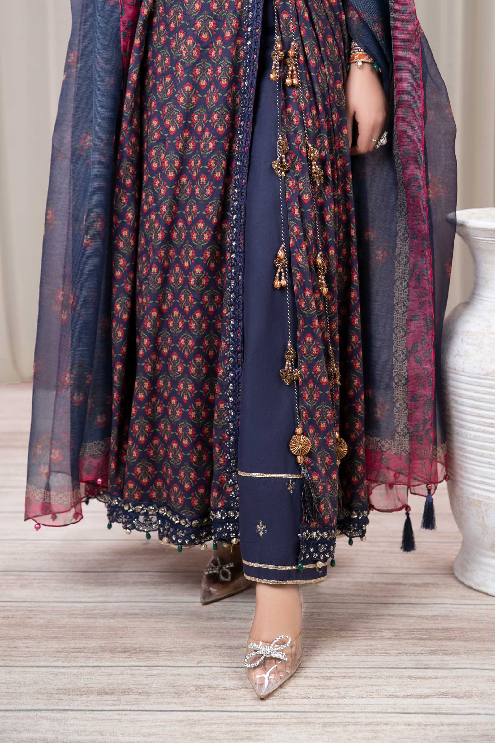 3 Piece Embroidered Lawn Suit - Image 5