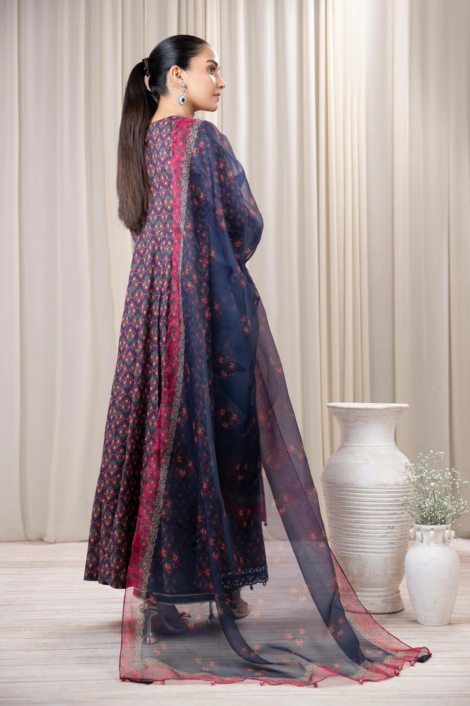 3 Piece Embroidered Lawn Suit - Image 6