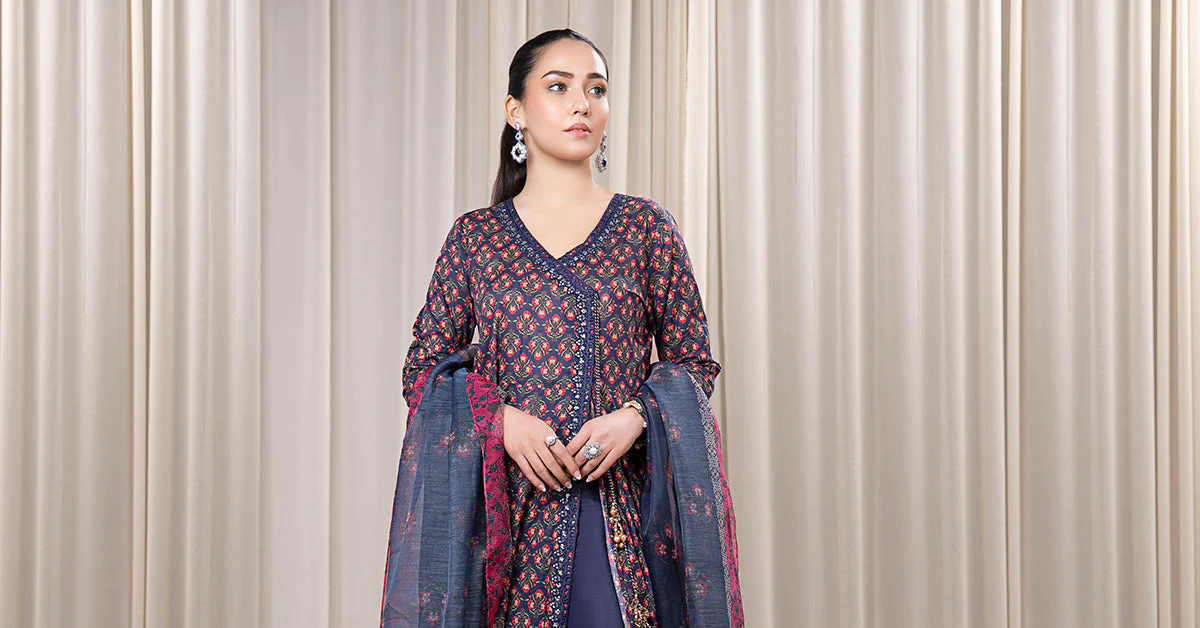 3 Piece Embroidered Lawn Suit - Image 7