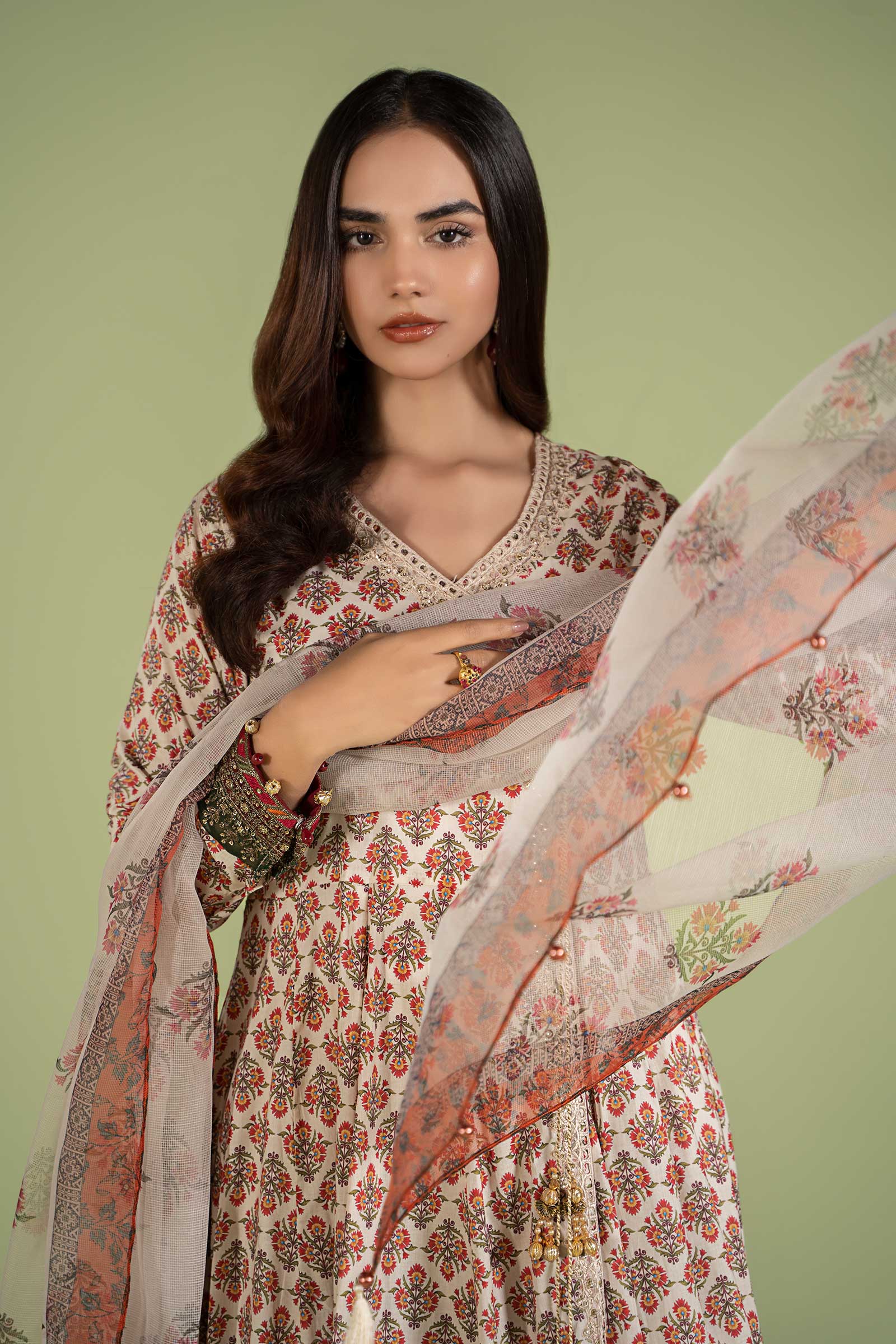 3 Piece Embroidered Lawn Suit - Image 3