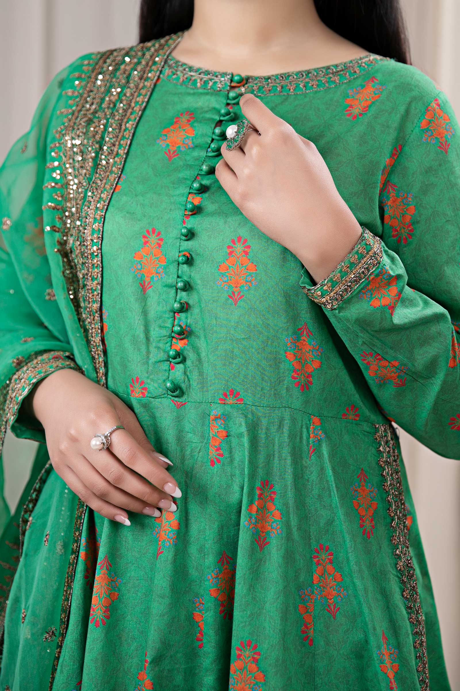 3 Piece Embroidered Lawn Suit - Image 3