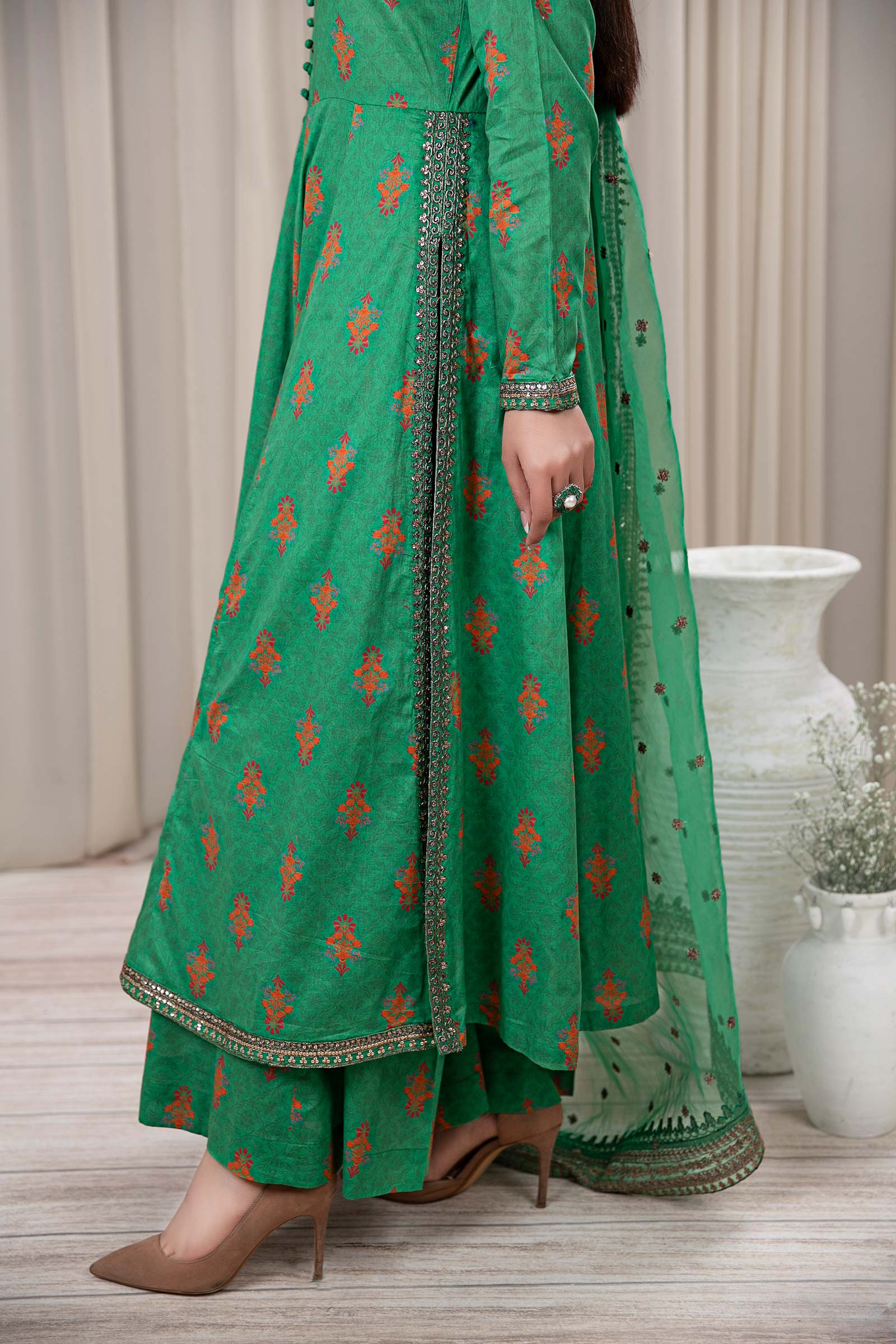 3 Piece Embroidered Lawn Suit - Image 4