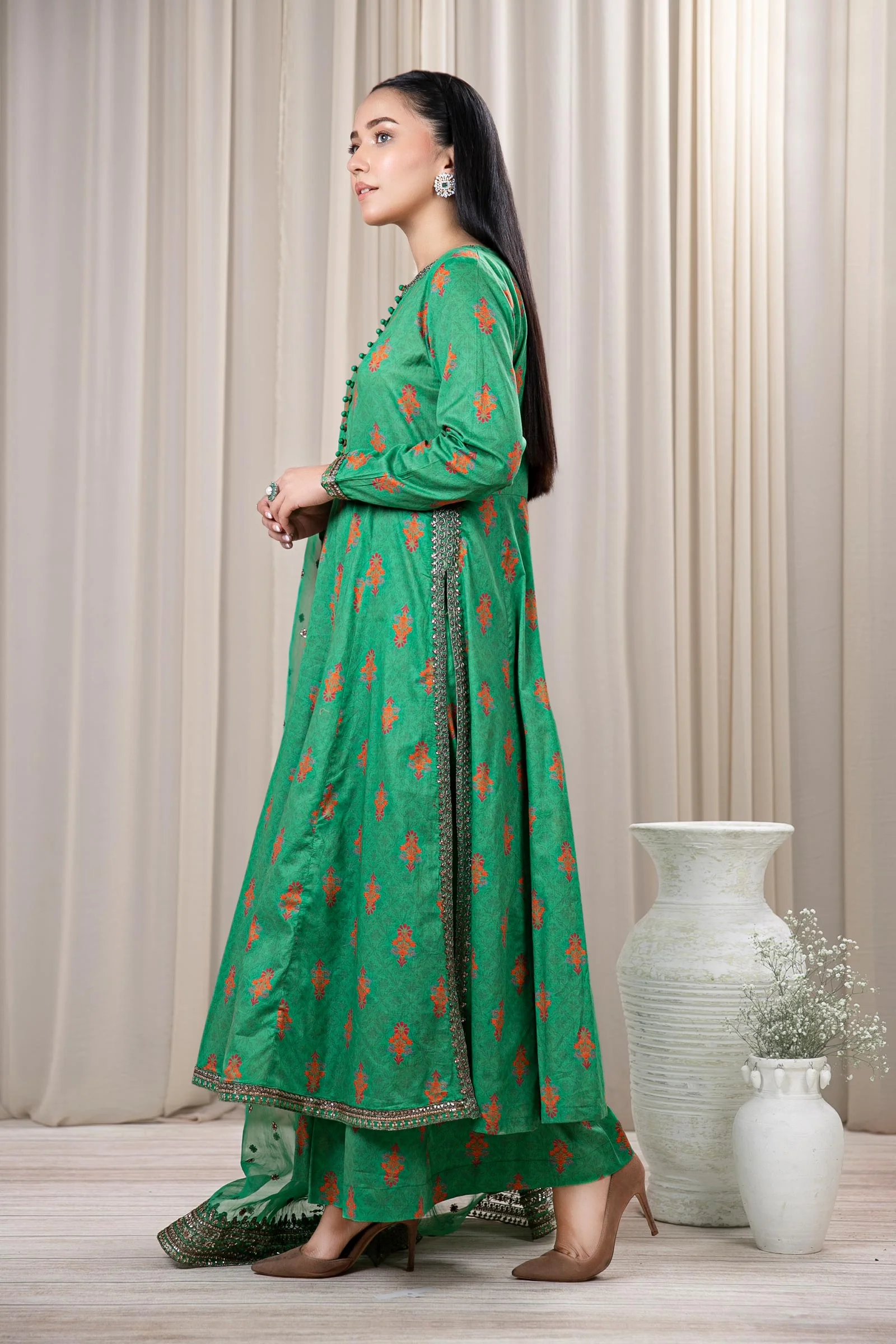 3 Piece Embroidered Lawn Suit - Image 6