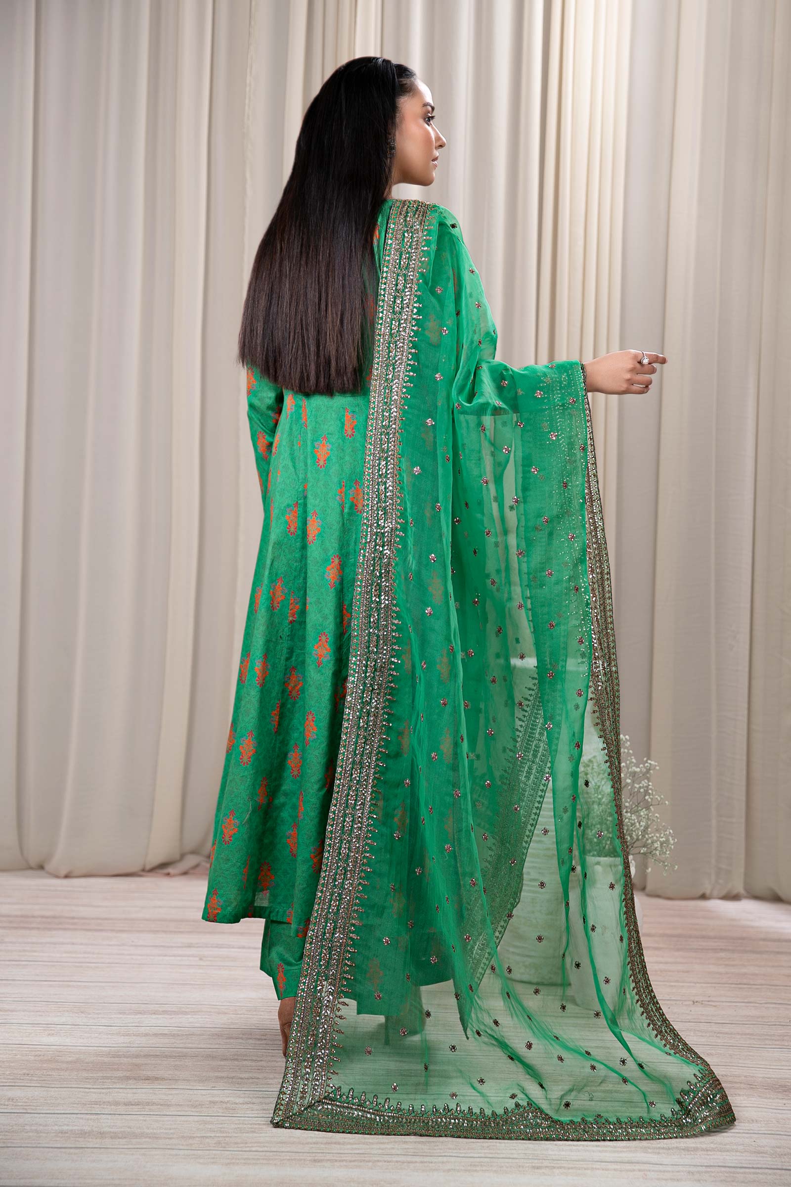3 Piece Embroidered Lawn Suit - Image 7