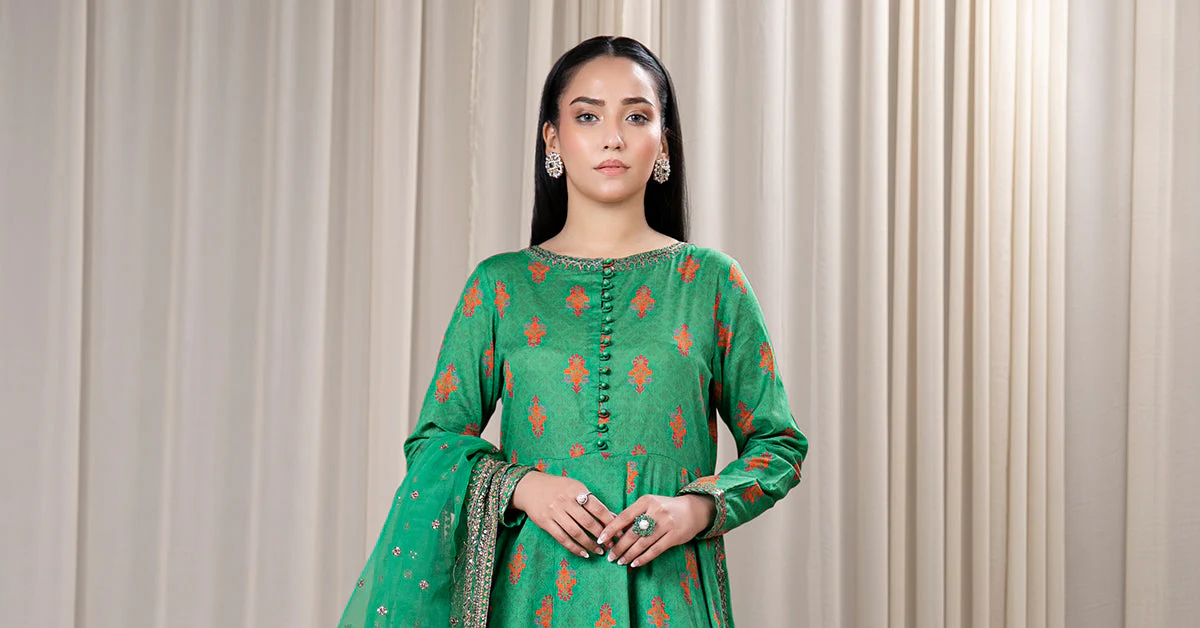 3 Piece Embroidered Lawn Suit - Image 8