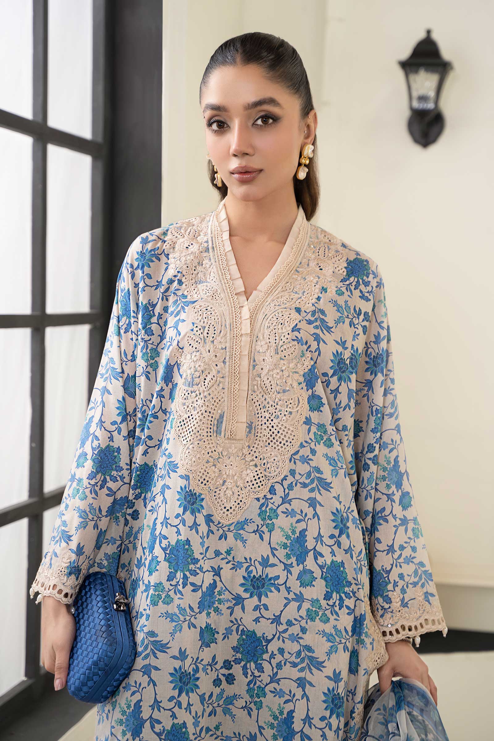 3 Piece Embroidered Lawn Suit - Image 5