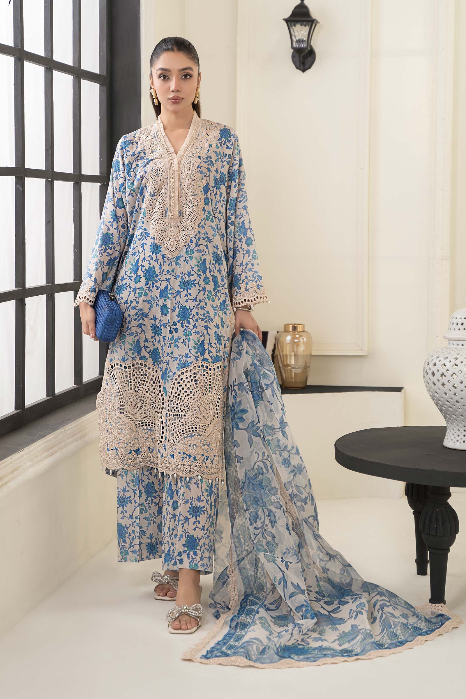 3 Piece Embroidered Lawn Suit - Image 2
