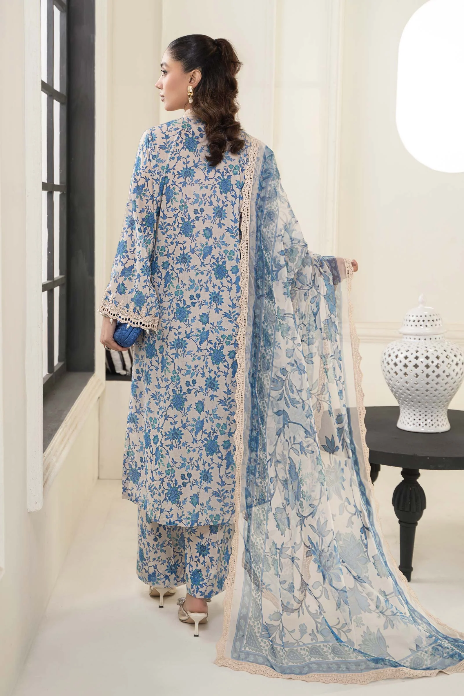 3 Piece Embroidered Lawn Suit - Image 7