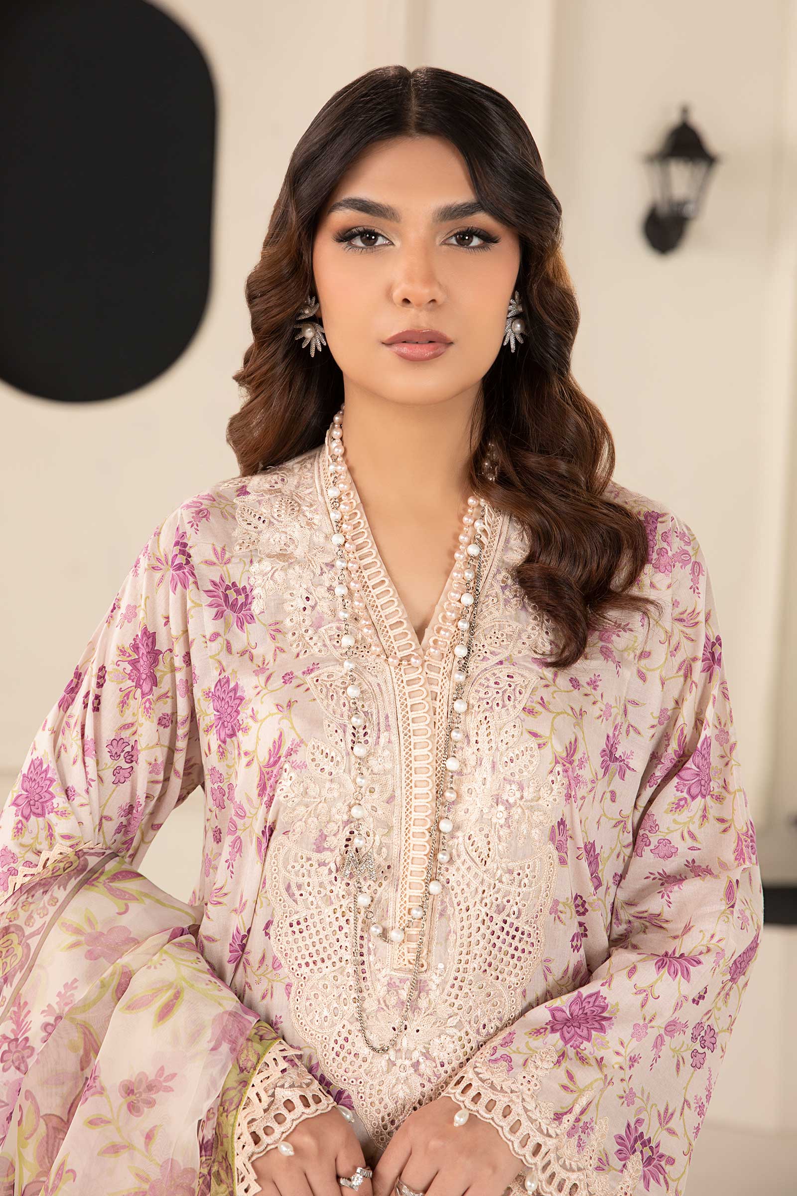 3 Piece Embroidered Lawn Suit - Image 3