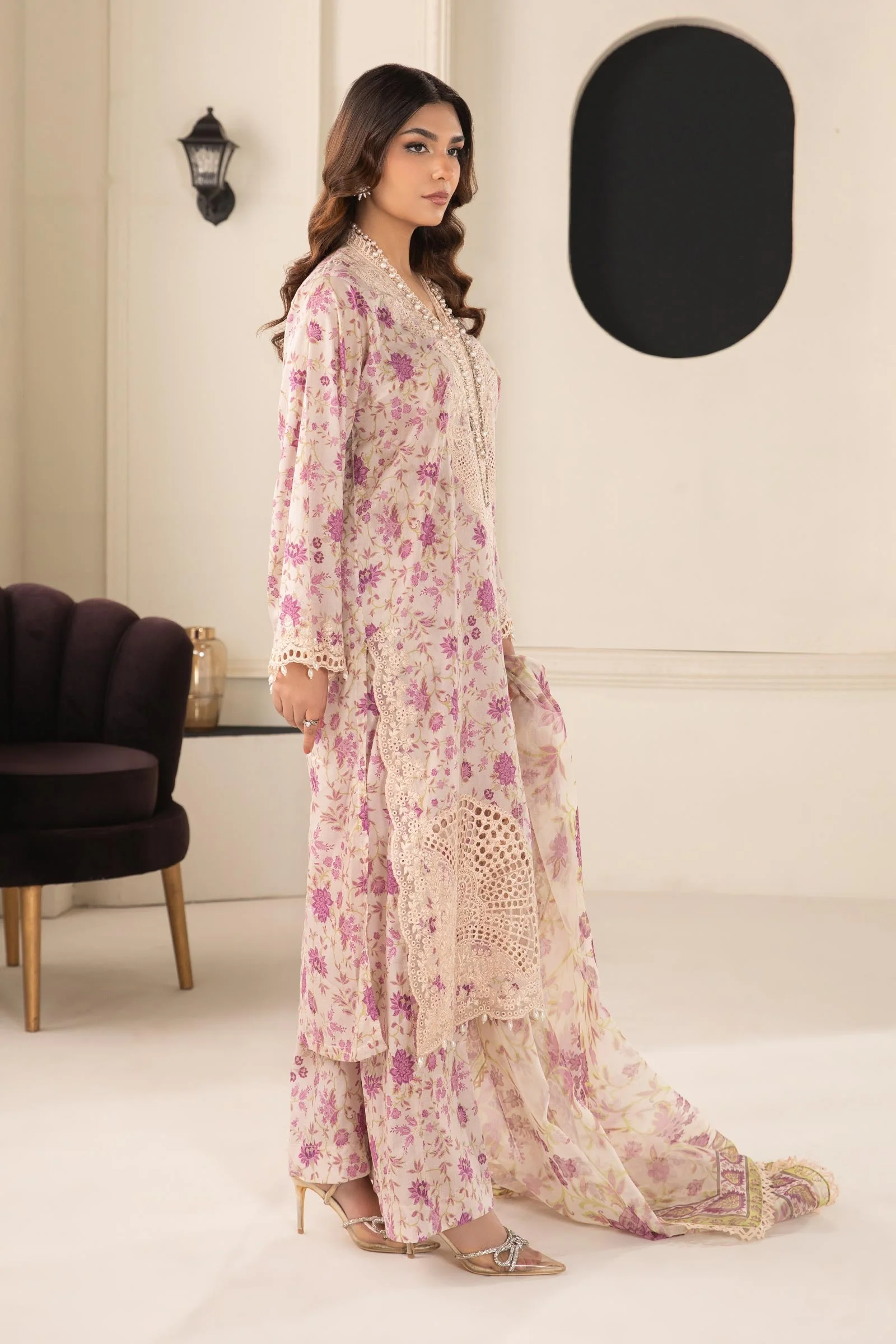 3 Piece Embroidered Lawn Suit - Image 4