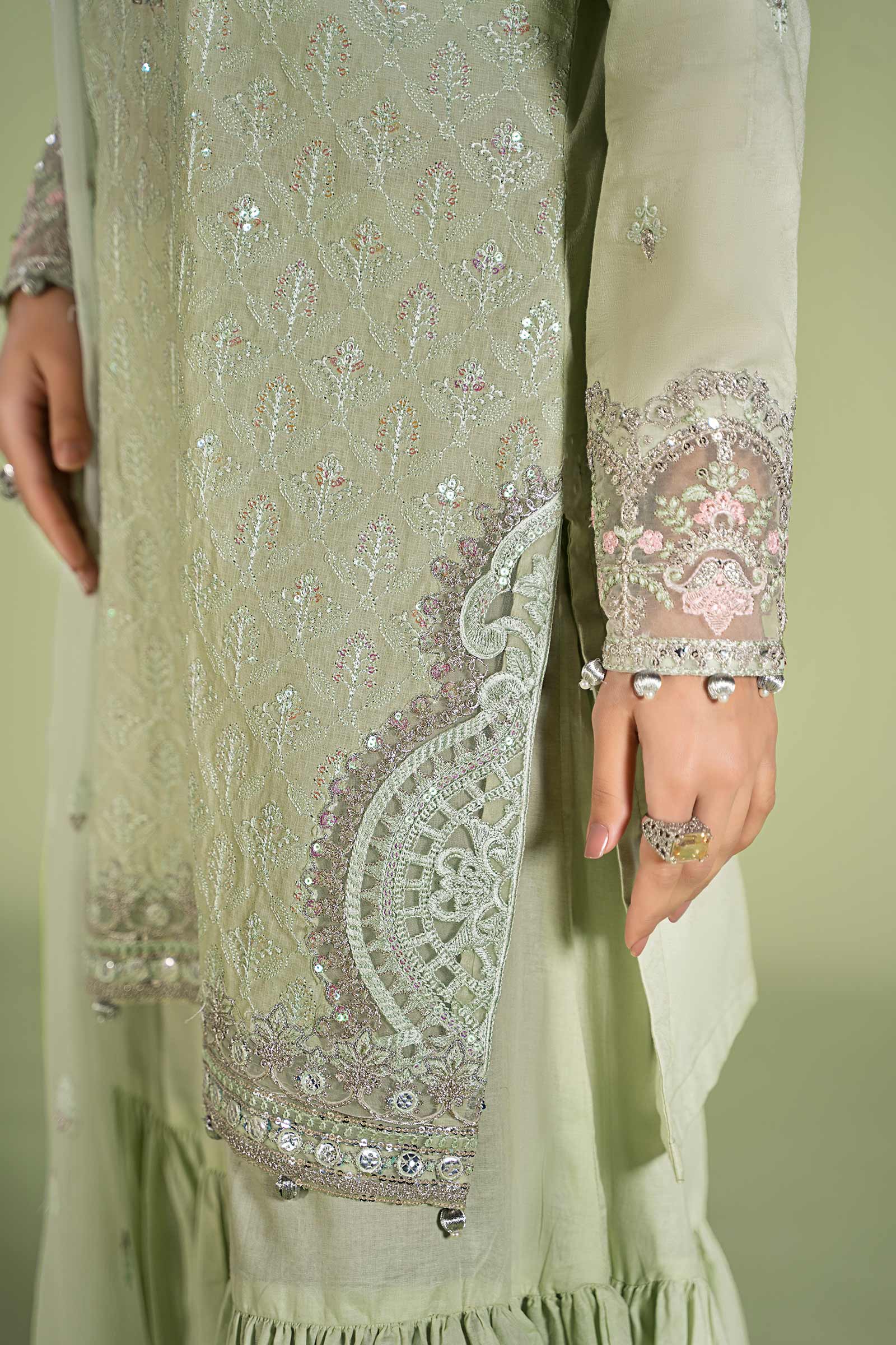 3 Piece Embroidered Lawn Suit - Image 4