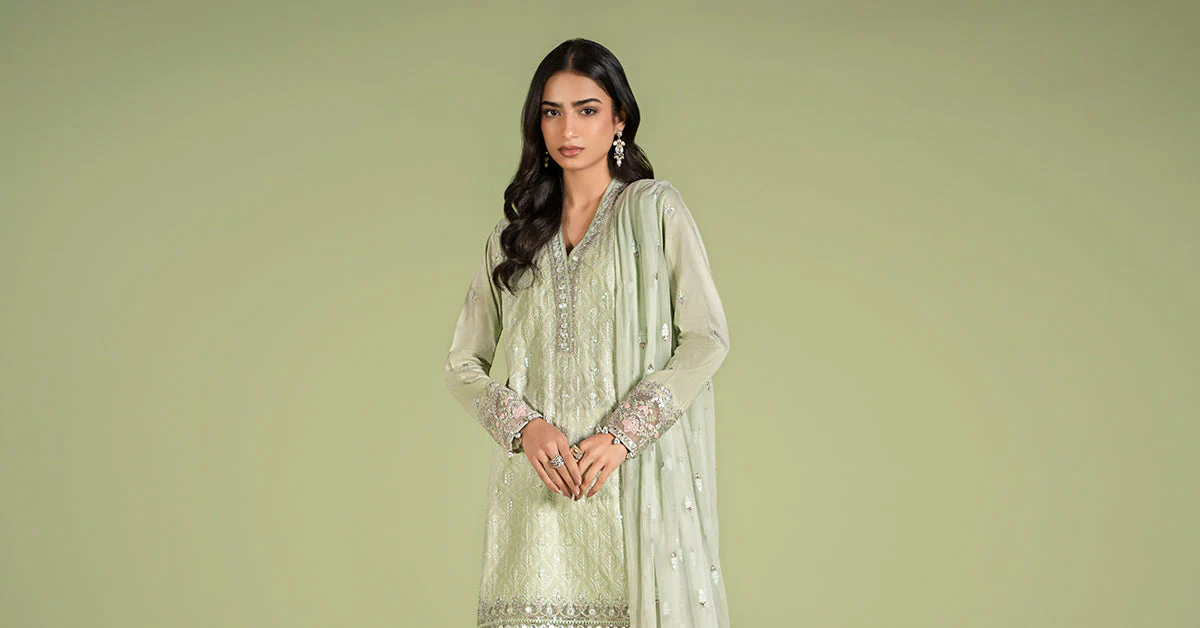 3 Piece Embroidered Lawn Suit - Image 8