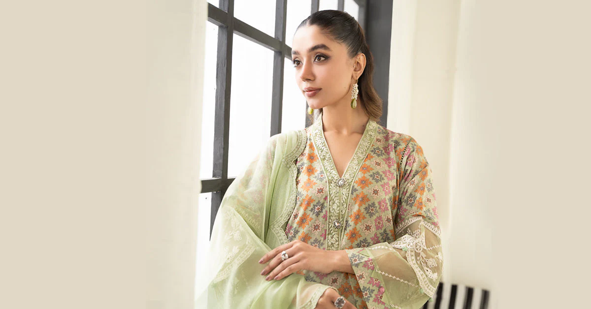 3 Piece Embroidered Lawn Suit - Image 7