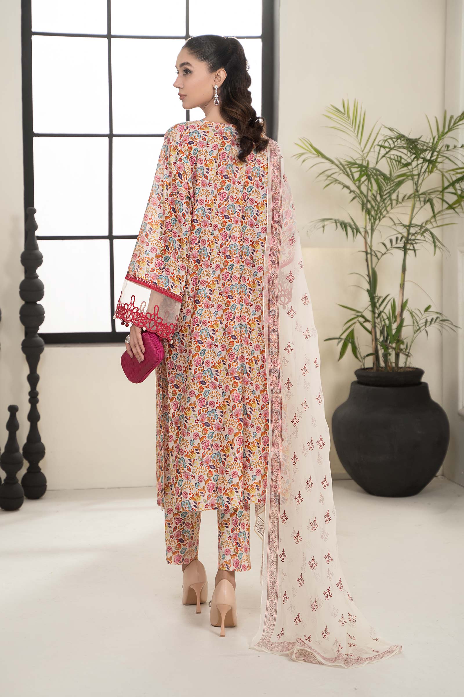 3 Piece Embroidered Lawn Suit - Image 6
