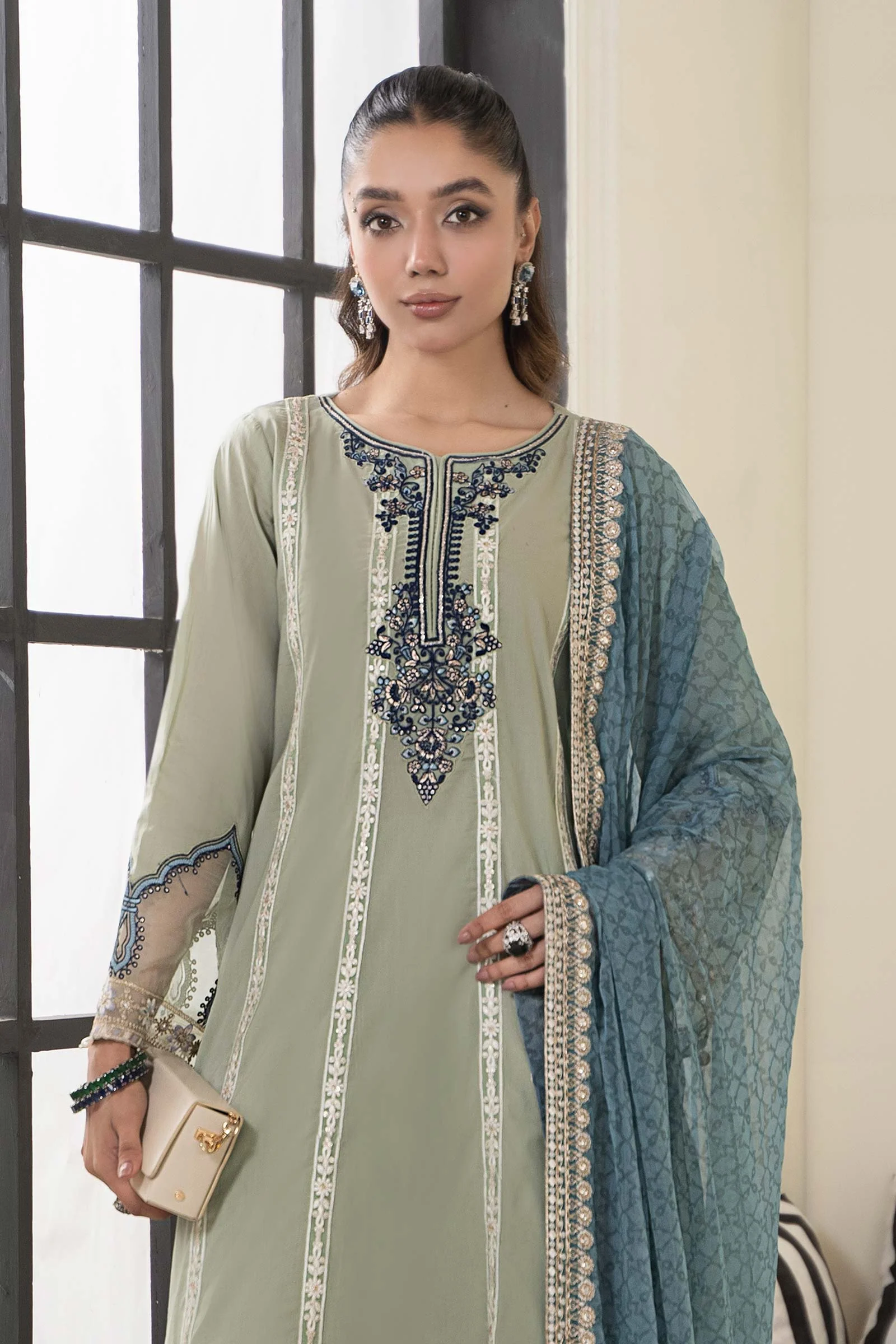 3 Piece Embroidered Lawn Suit - Image 2