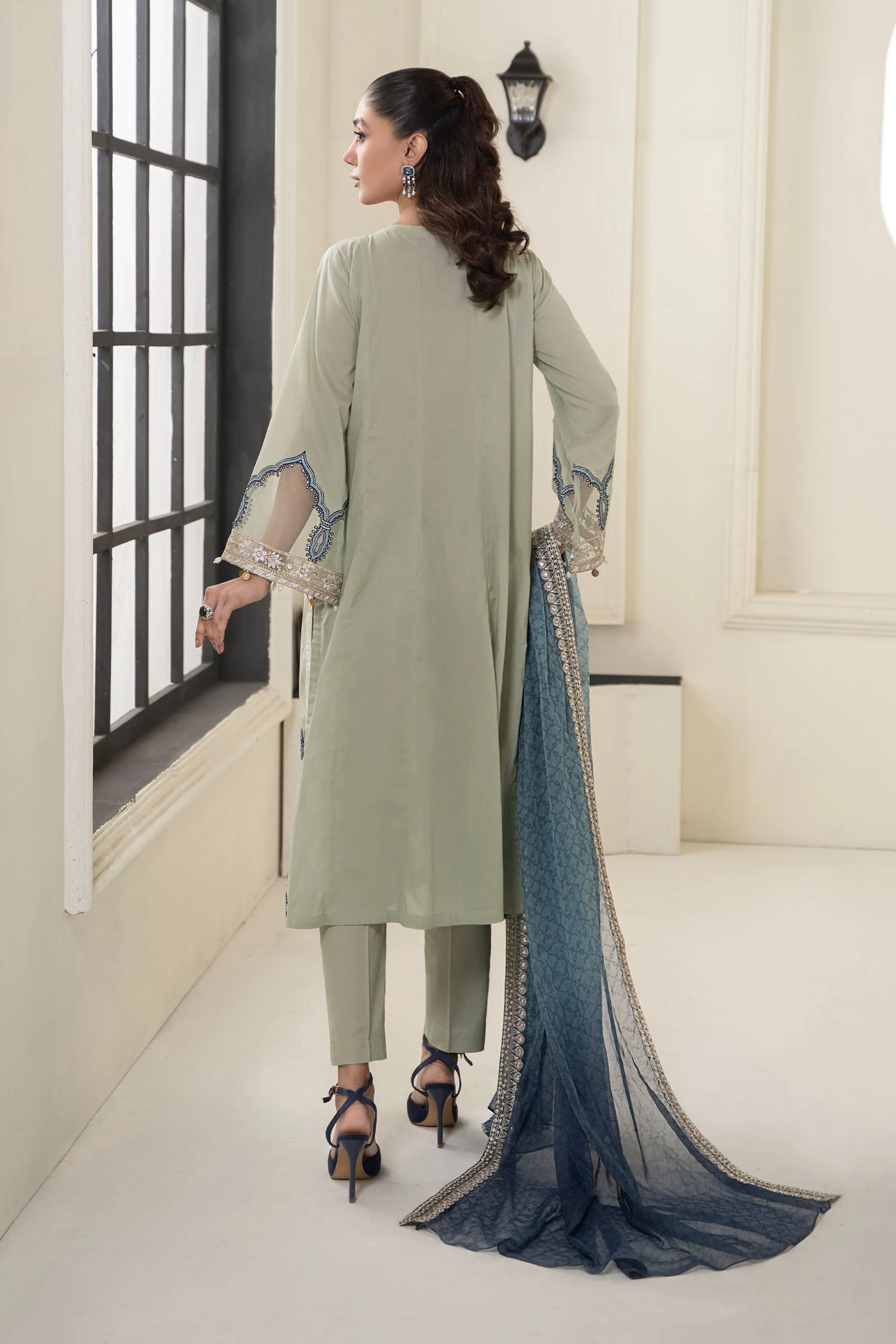 3 Piece Embroidered Lawn Suit - Image 6